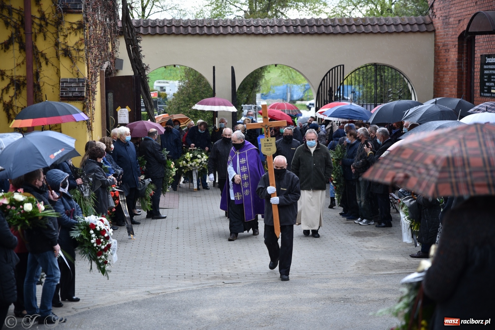 Zdjęcie w galerii na portalu naszraciborz.pl: Ostatnie pożegnanie doktora Stanisława Morawca [FOTO] wiadomości z regionu