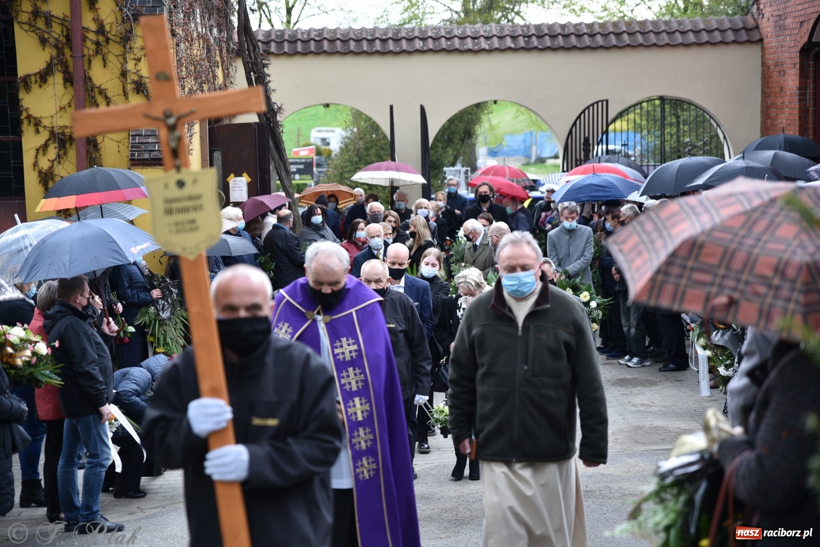Zdjęcie w galerii na portalu naszraciborz.pl: Ostatnie pożegnanie doktora Stanisława Morawca [FOTO] wiadomości z regionu