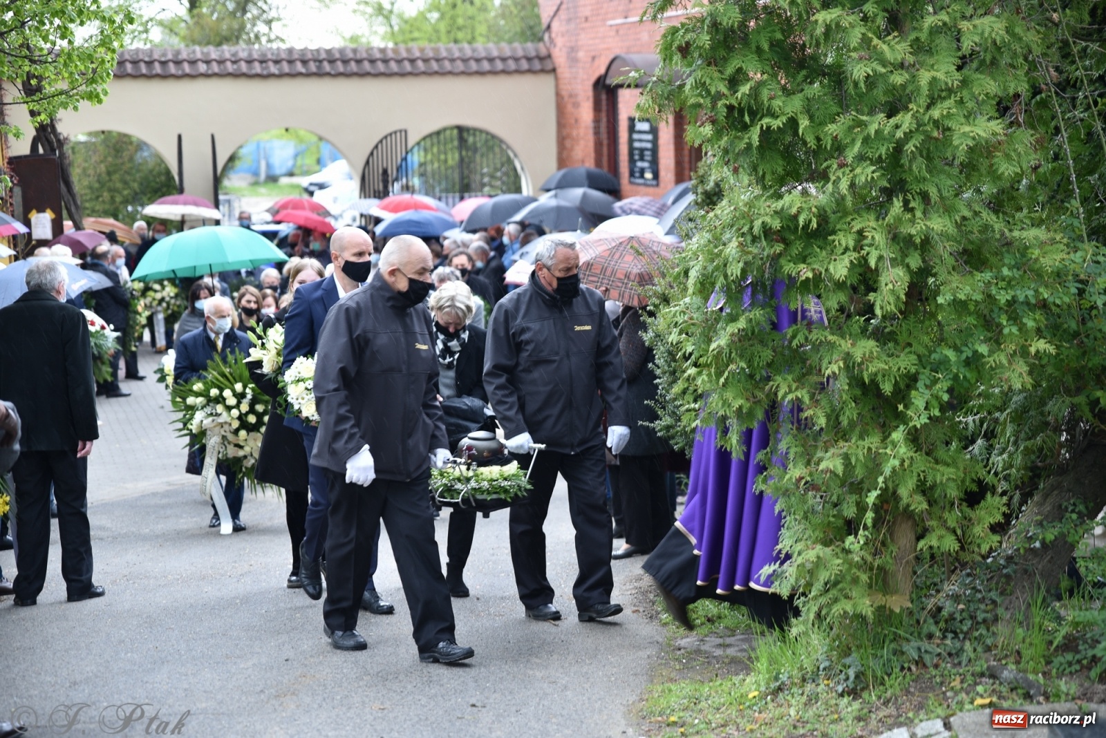 Zdjęcie w galerii na portalu naszraciborz.pl: Ostatnie pożegnanie doktora Stanisława Morawca [FOTO] wiadomości z regionu