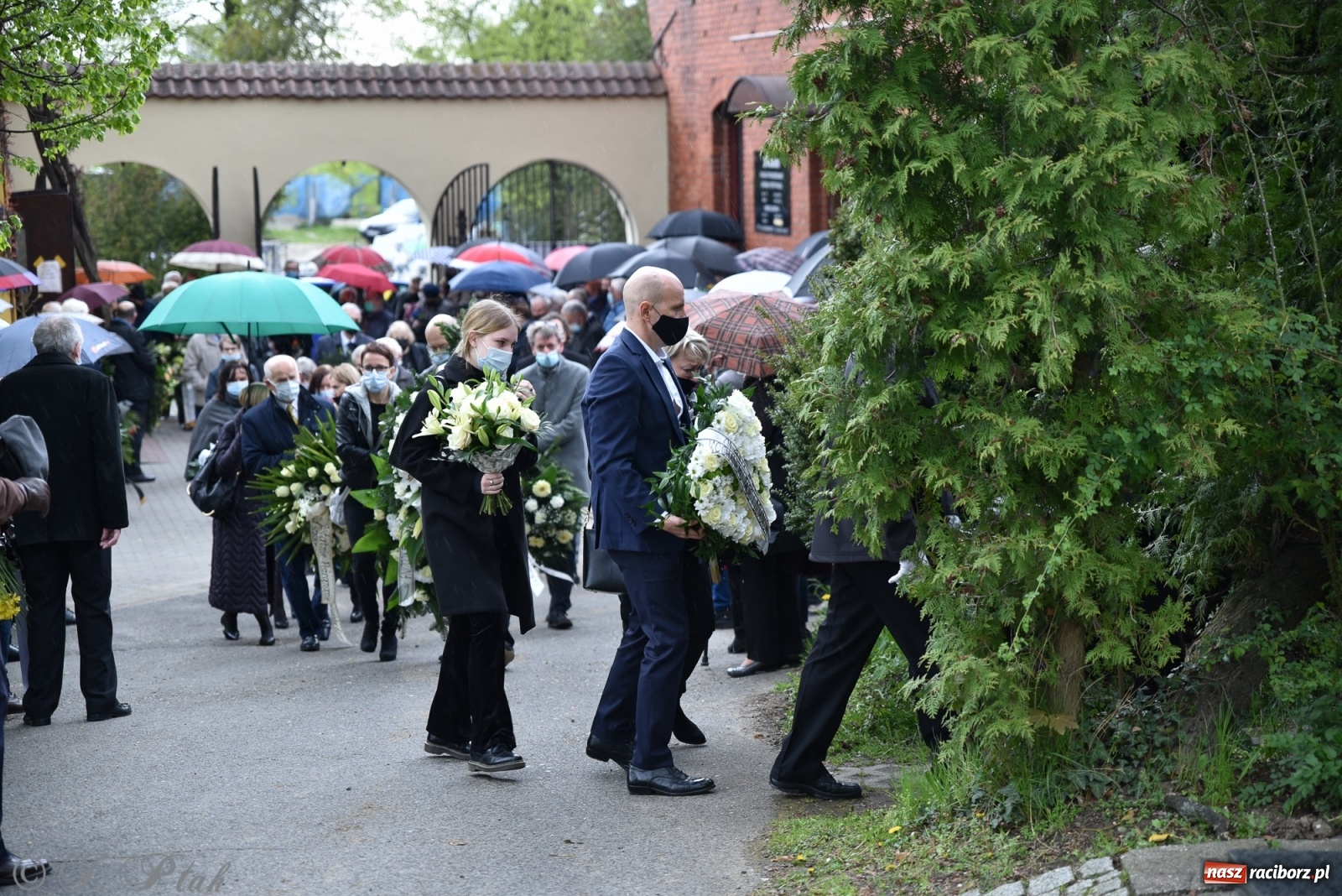 Zdjęcie w galerii na portalu naszraciborz.pl: Ostatnie pożegnanie doktora Stanisława Morawca [FOTO] wiadomości z regionu
