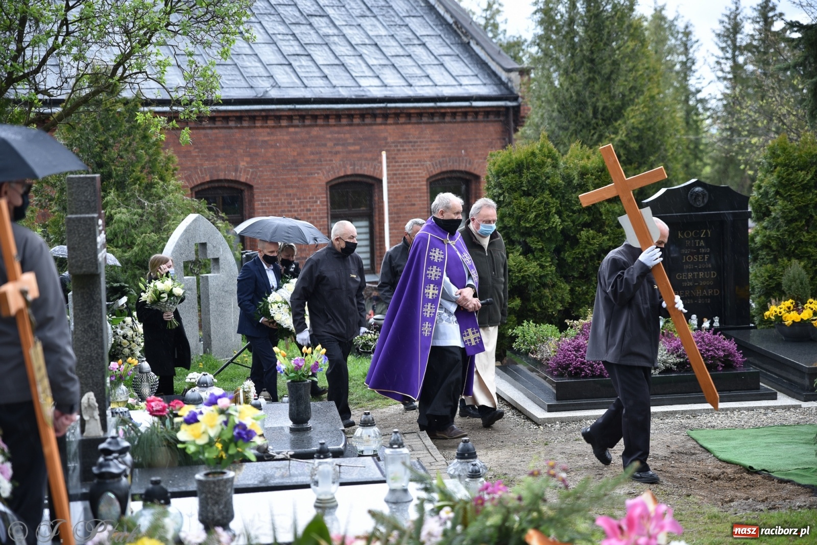 Zdjęcie w galerii na portalu naszraciborz.pl: Ostatnie pożegnanie doktora Stanisława Morawca [FOTO] wiadomości z regionu