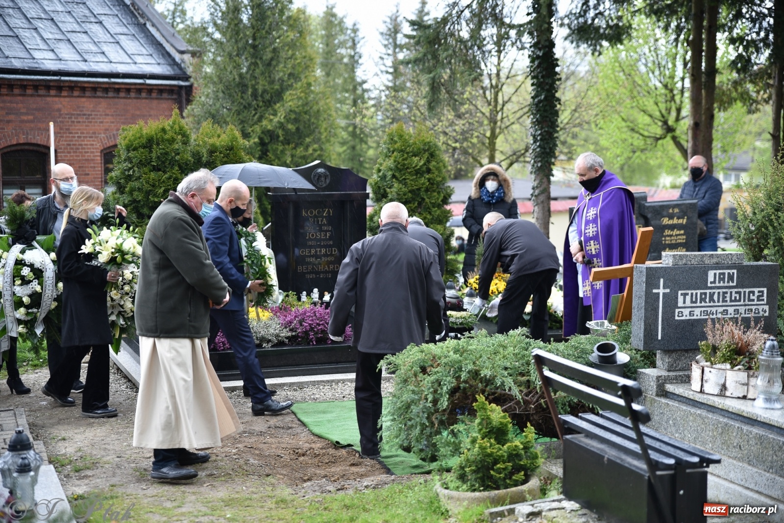 Zdjęcie w galerii na portalu naszraciborz.pl: Ostatnie pożegnanie doktora Stanisława Morawca [FOTO] wiadomości z regionu