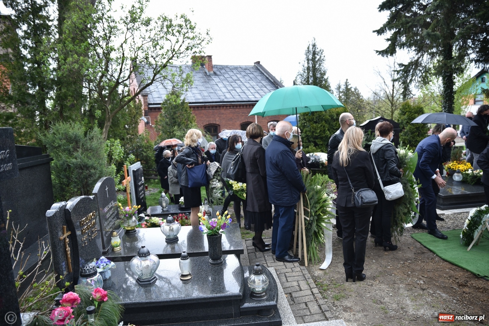 Zdjęcie w galerii na portalu naszraciborz.pl: Ostatnie pożegnanie doktora Stanisława Morawca [FOTO] wiadomości z regionu