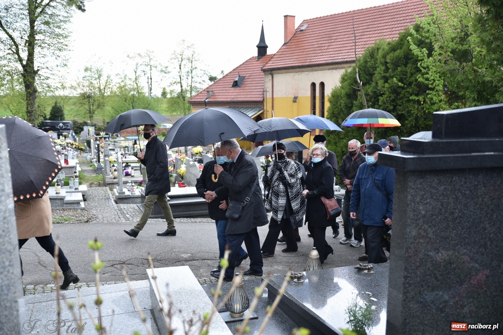 Zdjęcie w galerii na portalu naszraciborz.pl: Ostatnie pożegnanie doktora Stanisława Morawca [FOTO] wiadomości z regionu