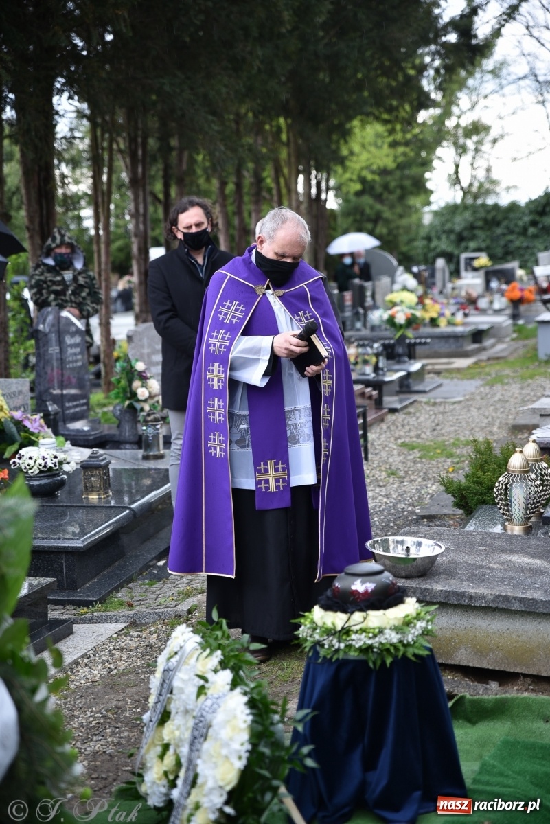 Zdjęcie w galerii na portalu naszraciborz.pl: Ostatnie pożegnanie doktora Stanisława Morawca [FOTO] wiadomości z regionu
