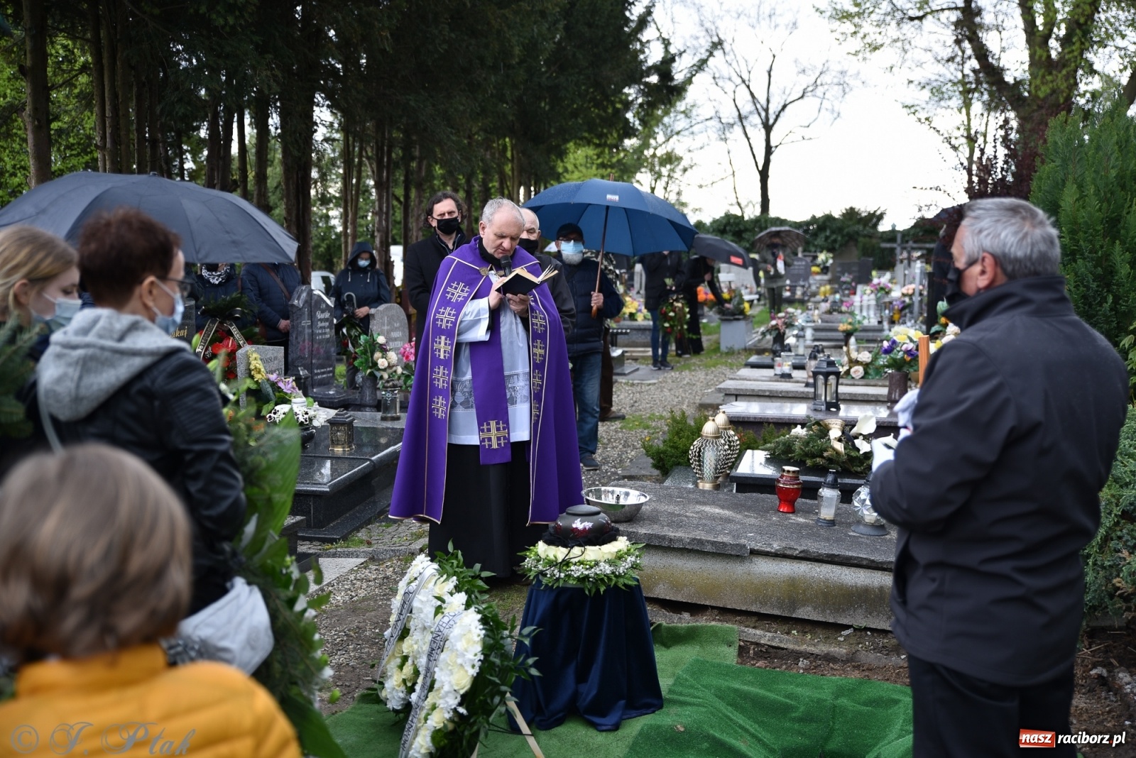 Zdjęcie w galerii na portalu naszraciborz.pl: Ostatnie pożegnanie doktora Stanisława Morawca [FOTO] wiadomości z regionu