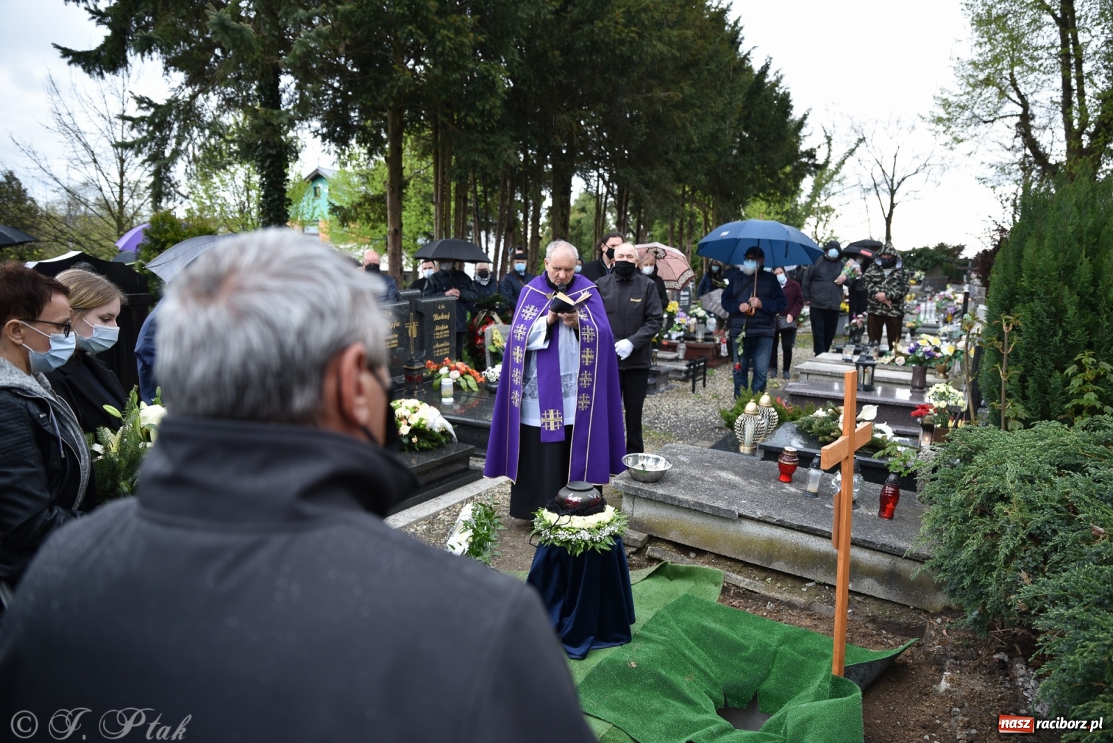Zdjęcie w galerii na portalu naszraciborz.pl: Ostatnie pożegnanie doktora Stanisława Morawca [FOTO] wiadomości z regionu