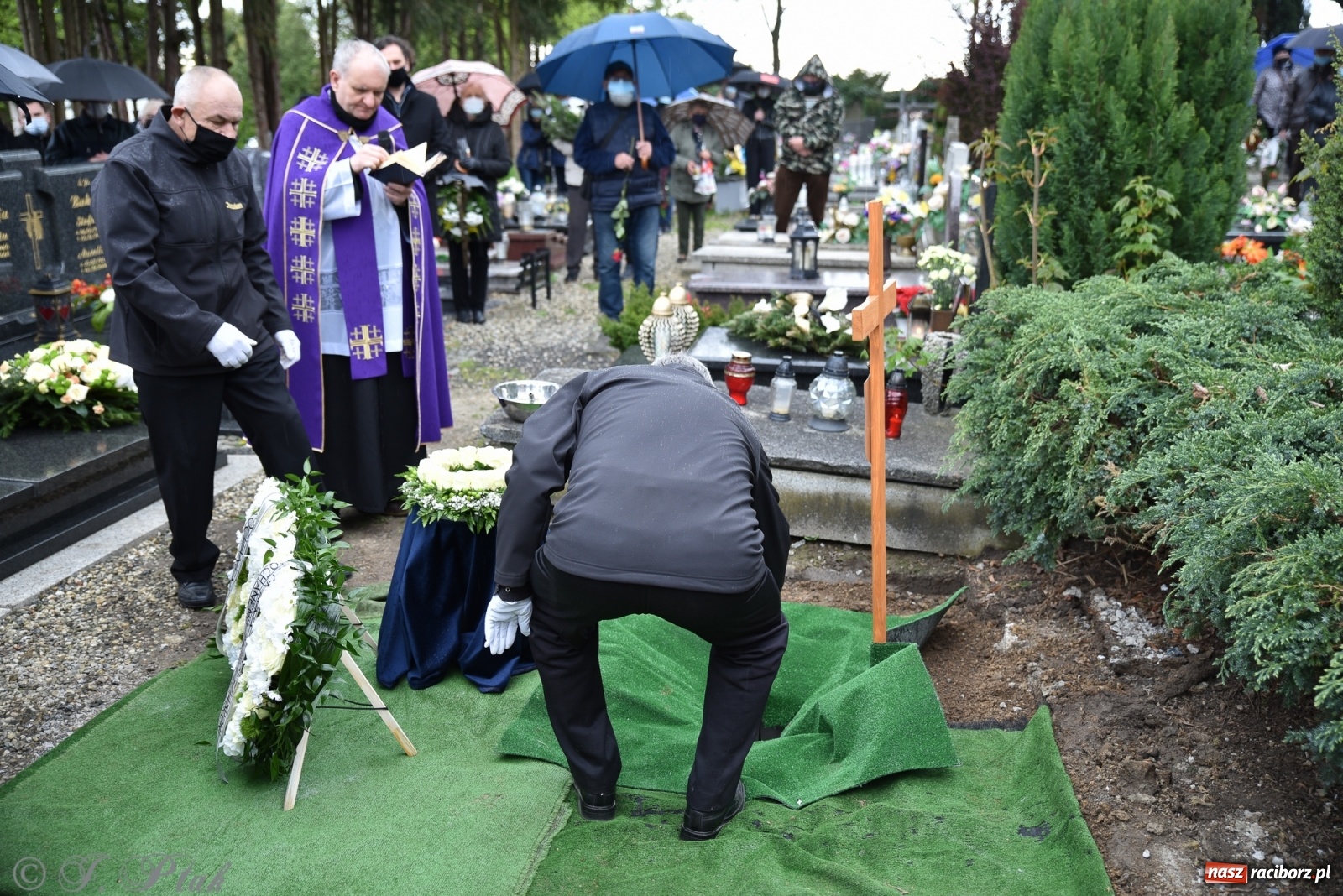 Zdjęcie w galerii na portalu naszraciborz.pl: Ostatnie pożegnanie doktora Stanisława Morawca [FOTO] wiadomości z regionu