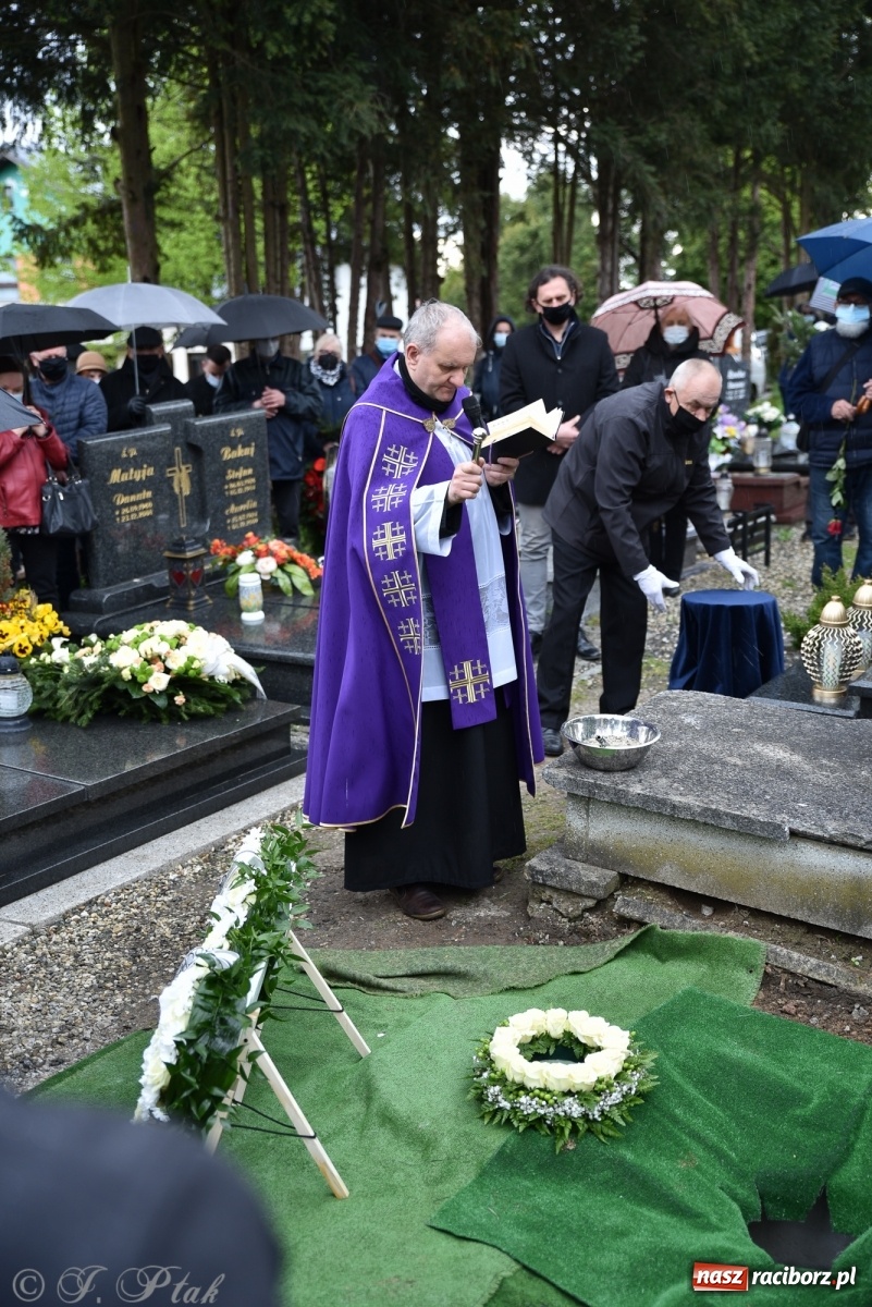 Zdjęcie w galerii na portalu naszraciborz.pl: Ostatnie pożegnanie doktora Stanisława Morawca [FOTO] wiadomości z regionu
