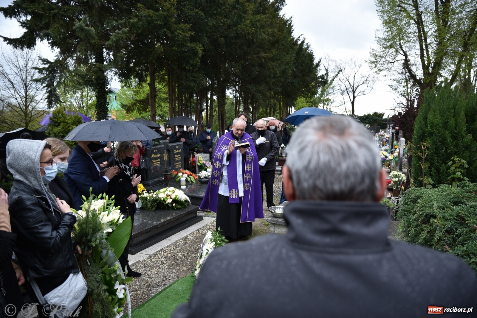 Zdjęcie w galerii na portalu naszraciborz.pl: Ostatnie pożegnanie doktora Stanisława Morawca [FOTO] wiadomości z regionu