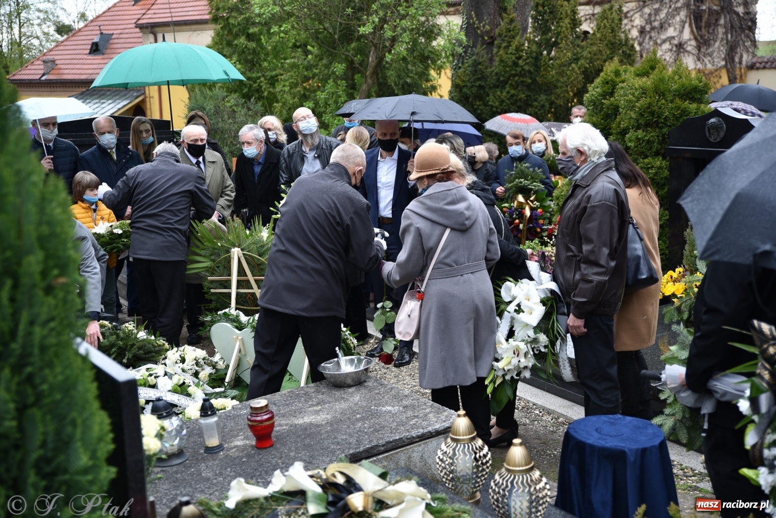 Zdjęcie w galerii na portalu naszraciborz.pl: Ostatnie pożegnanie doktora Stanisława Morawca [FOTO] wiadomości z regionu