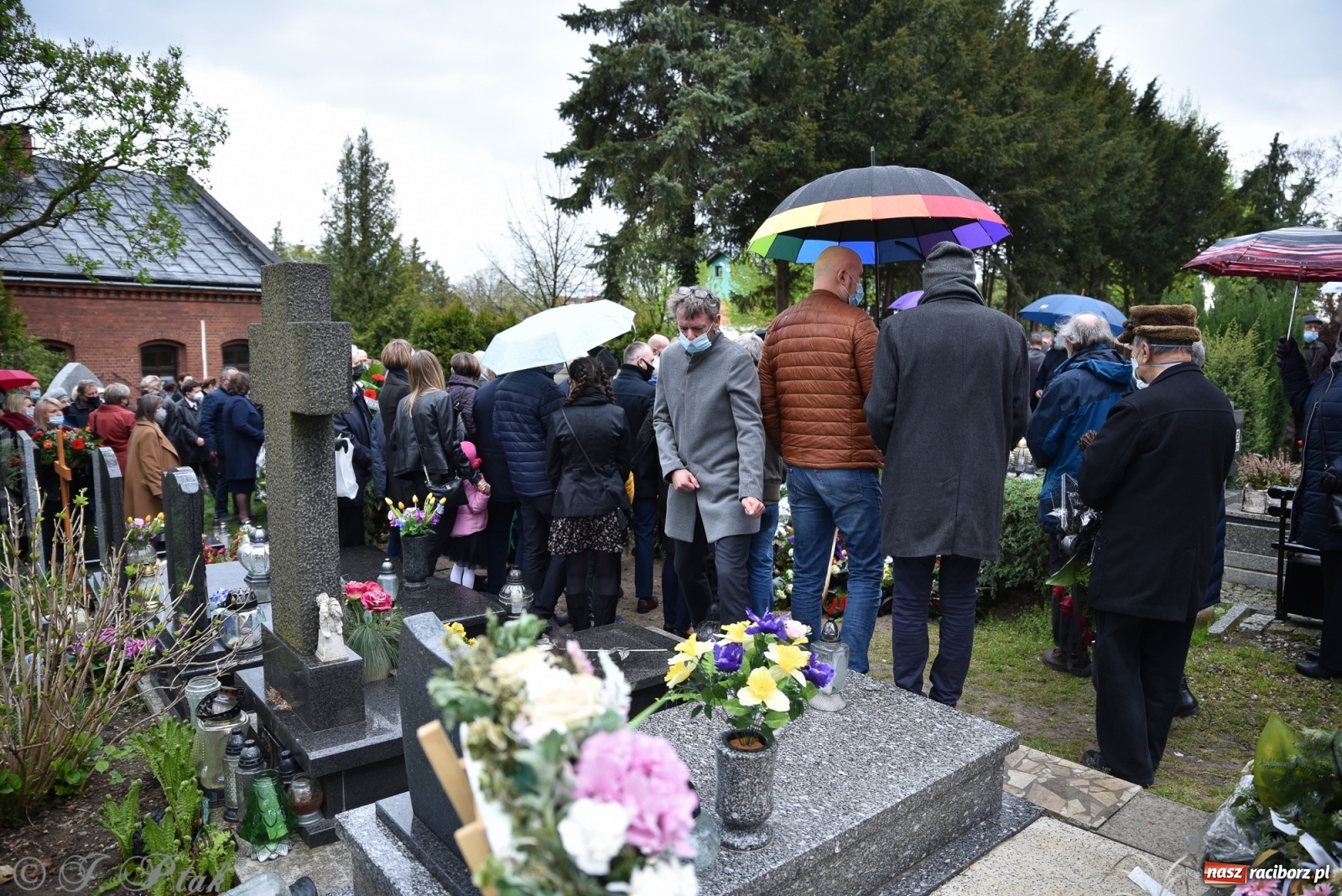 Zdjęcie w galerii na portalu naszraciborz.pl: Ostatnie pożegnanie doktora Stanisława Morawca [FOTO] wiadomości z regionu