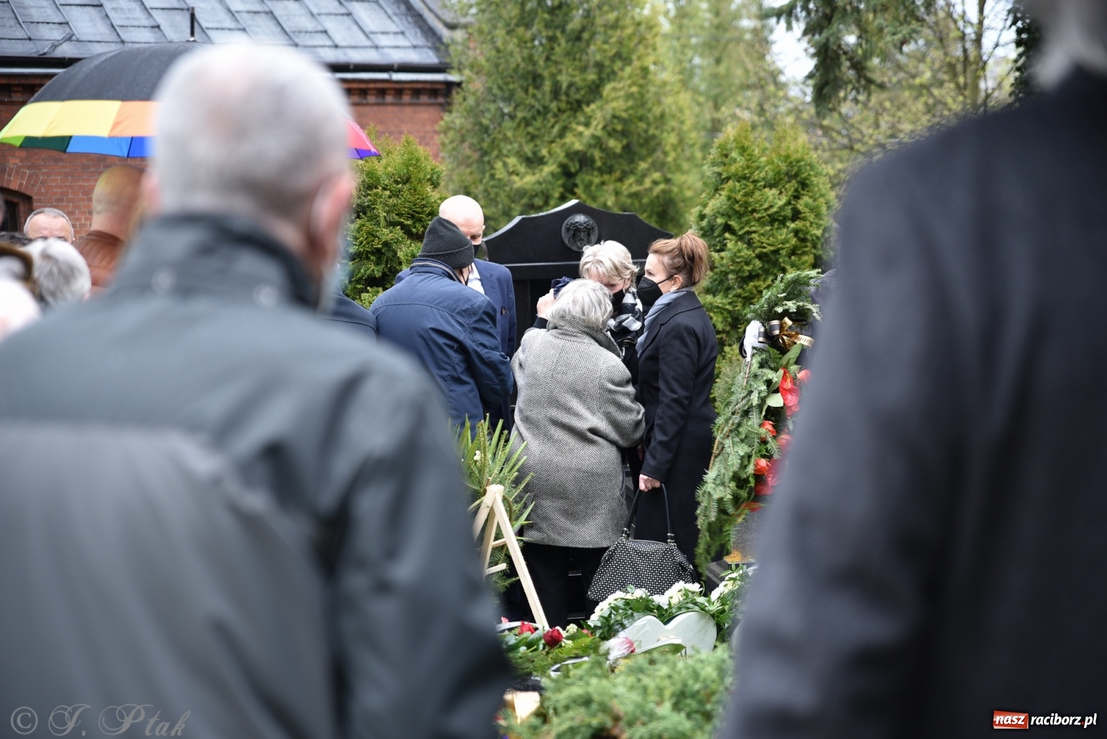 Zdjęcie w galerii na portalu naszraciborz.pl: Ostatnie pożegnanie doktora Stanisława Morawca [FOTO] wiadomości z regionu