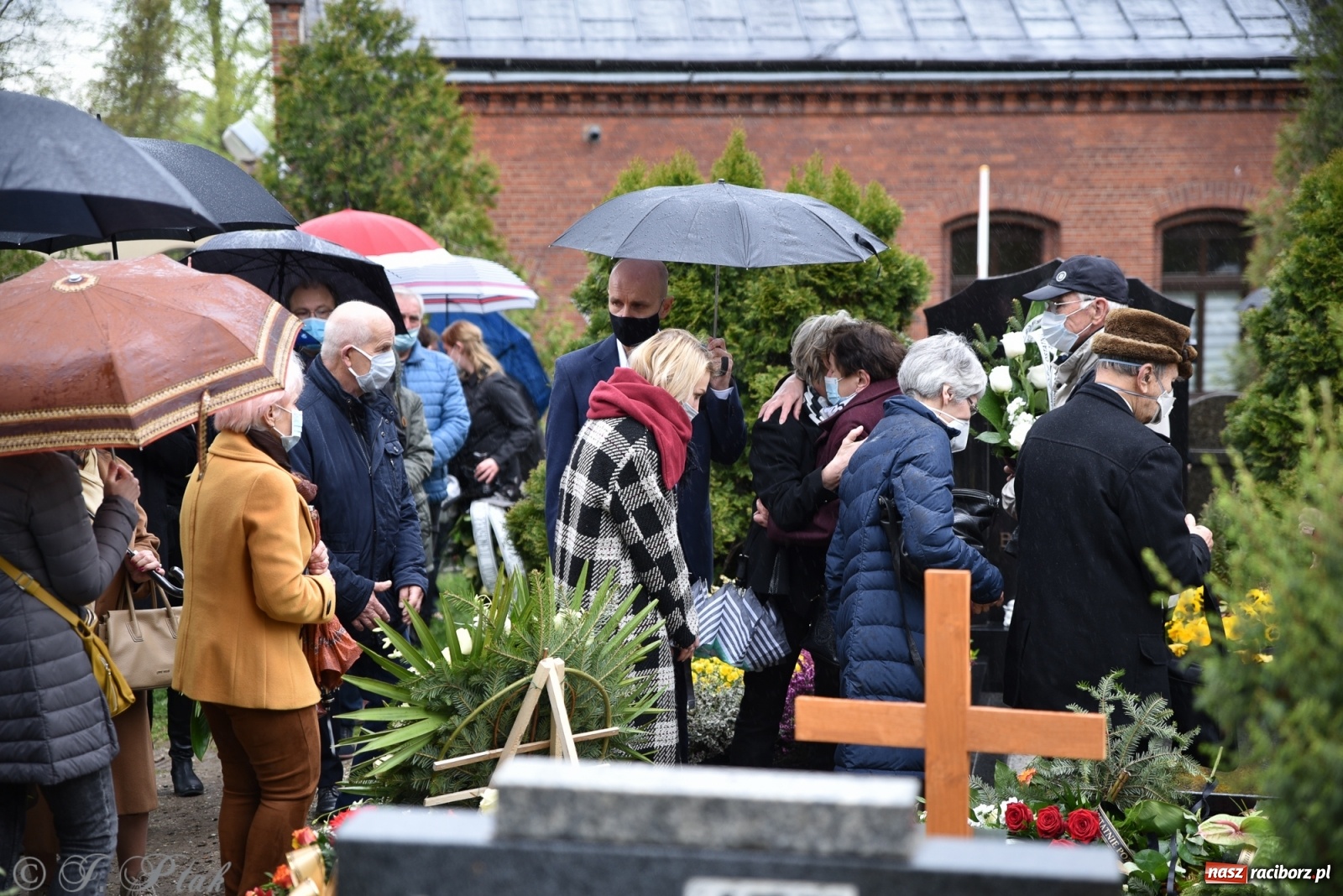 Zdjęcie w galerii na portalu naszraciborz.pl: Ostatnie pożegnanie doktora Stanisława Morawca [FOTO] wiadomości z regionu