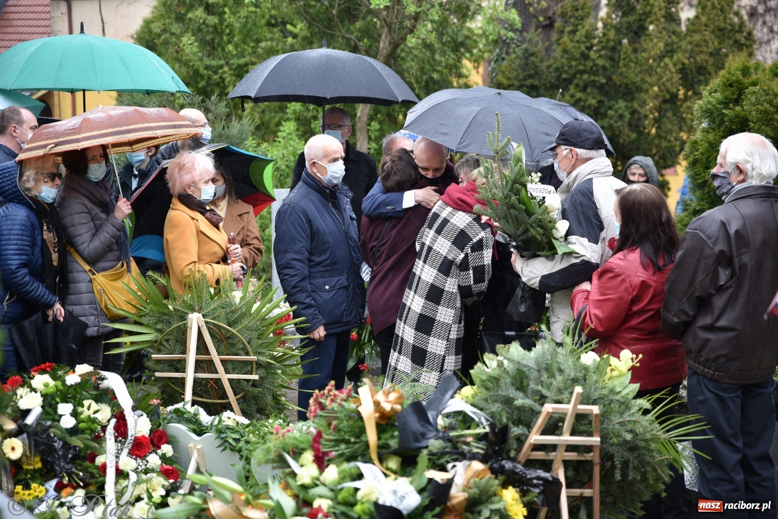 Zdjęcie w galerii na portalu naszraciborz.pl: Ostatnie pożegnanie doktora Stanisława Morawca [FOTO] wiadomości z regionu