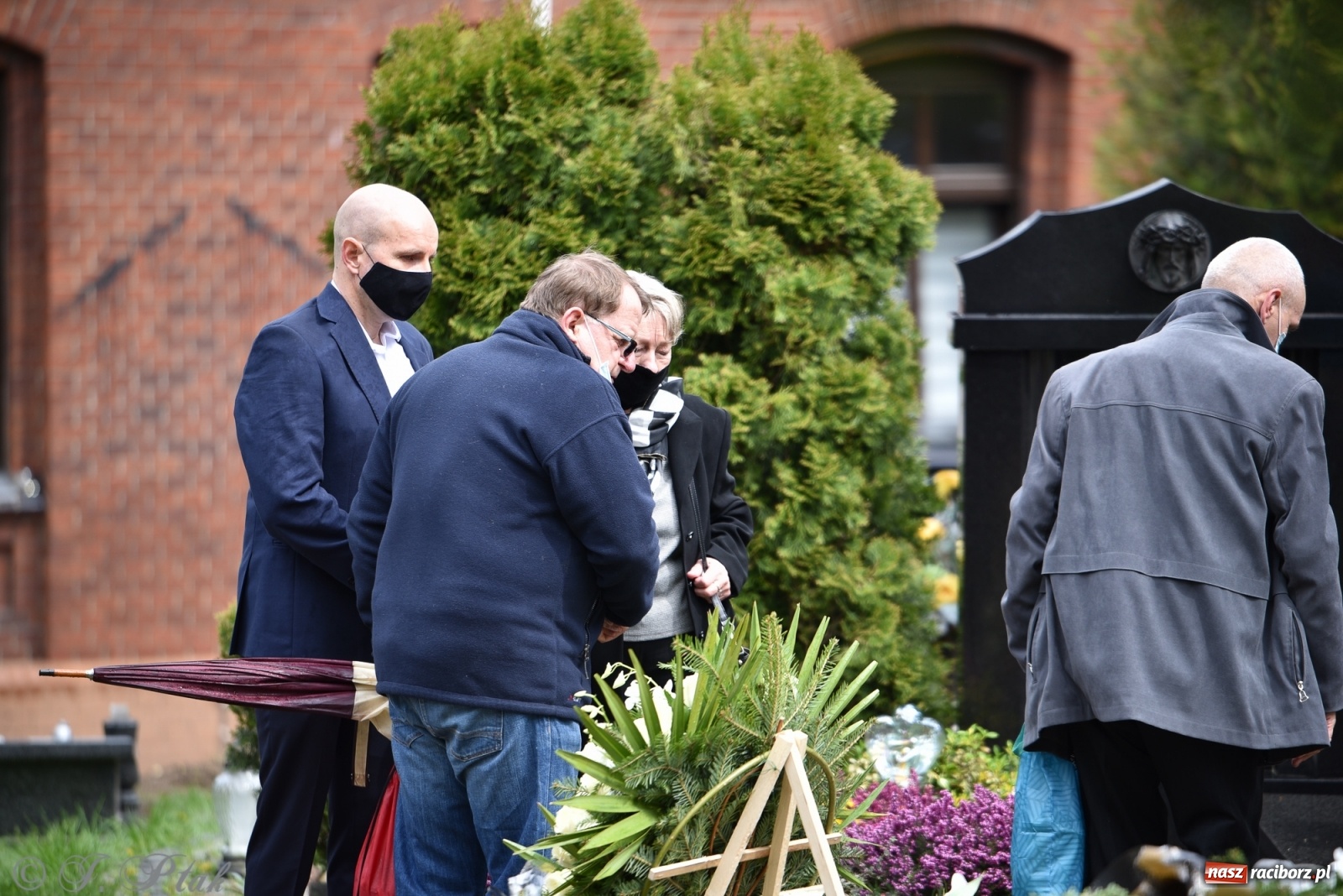 Zdjęcie w galerii na portalu naszraciborz.pl: Ostatnie pożegnanie doktora Stanisława Morawca [FOTO] wiadomości z regionu