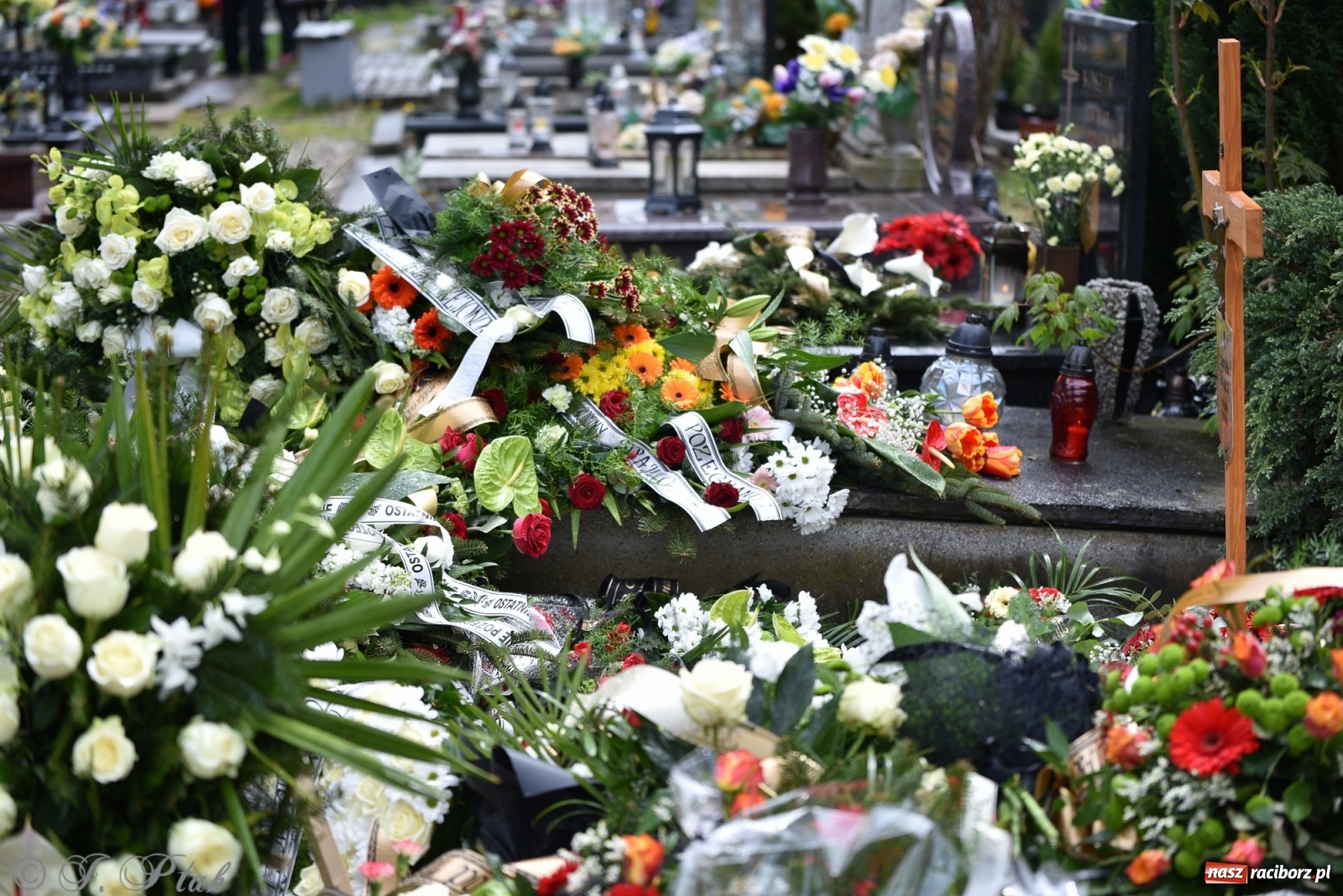 Zdjęcie w galerii na portalu naszraciborz.pl: Ostatnie pożegnanie doktora Stanisława Morawca [FOTO] wiadomości z regionu