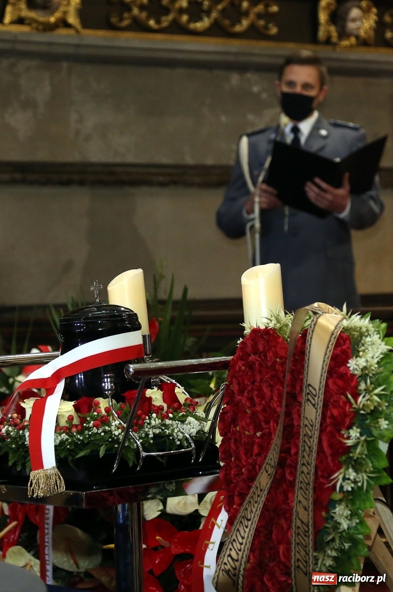 Zdjęcie w galerii na portalu naszraciborz.pl: Tak Racibórz żegnał śp. aspiranta Michała Kędzierskiego [FOTO Z DRONA] wiadomości z regionu