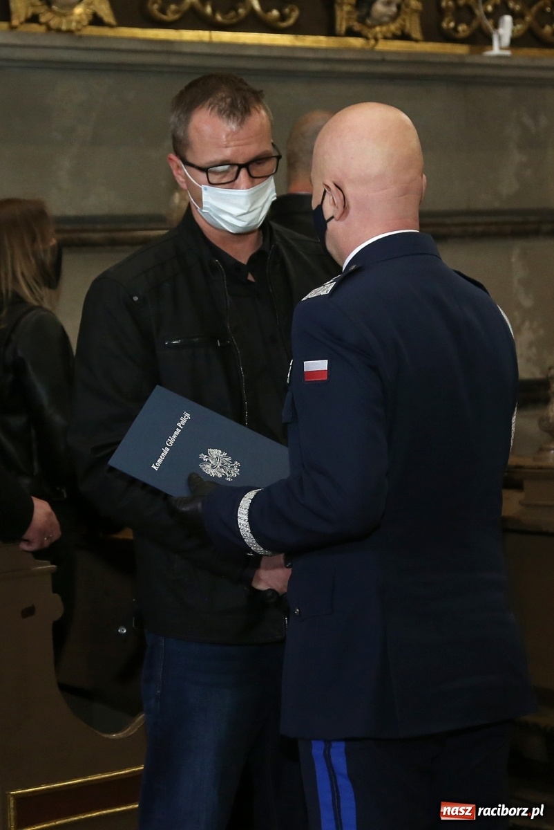 Zdjęcie w galerii na portalu naszraciborz.pl: Tak Racibórz żegnał śp. aspiranta Michała Kędzierskiego [FOTO Z DRONA] wiadomości z regionu