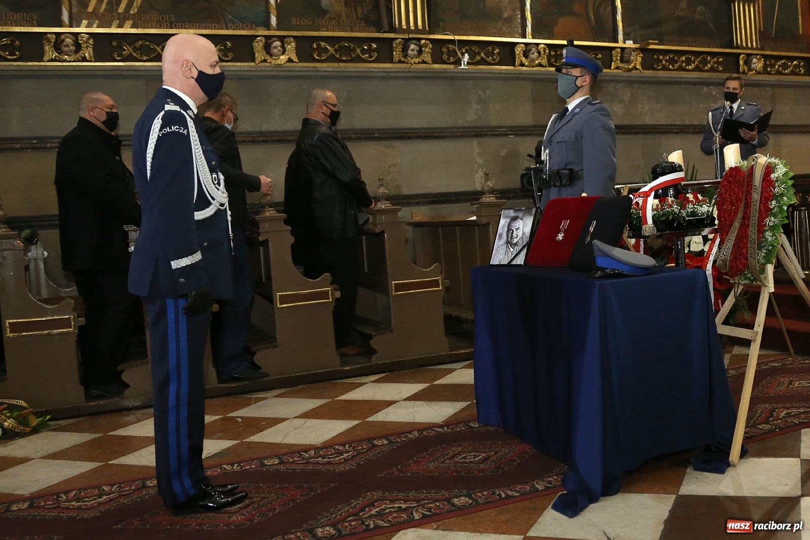 Zdjęcie w galerii na portalu naszraciborz.pl: Tak Racibórz żegnał śp. aspiranta Michała Kędzierskiego [FOTO Z DRONA] wiadomości z regionu