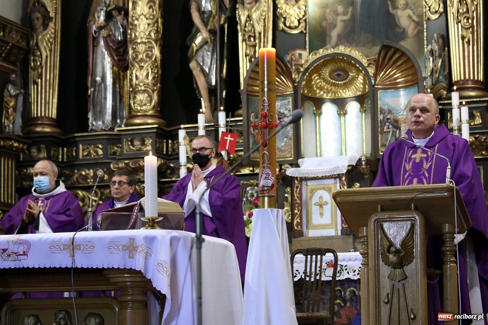 Zdjęcie w galerii na portalu naszraciborz.pl: Tak Racibórz żegnał śp. aspiranta Michała Kędzierskiego [FOTO Z DRONA] wiadomości z regionu