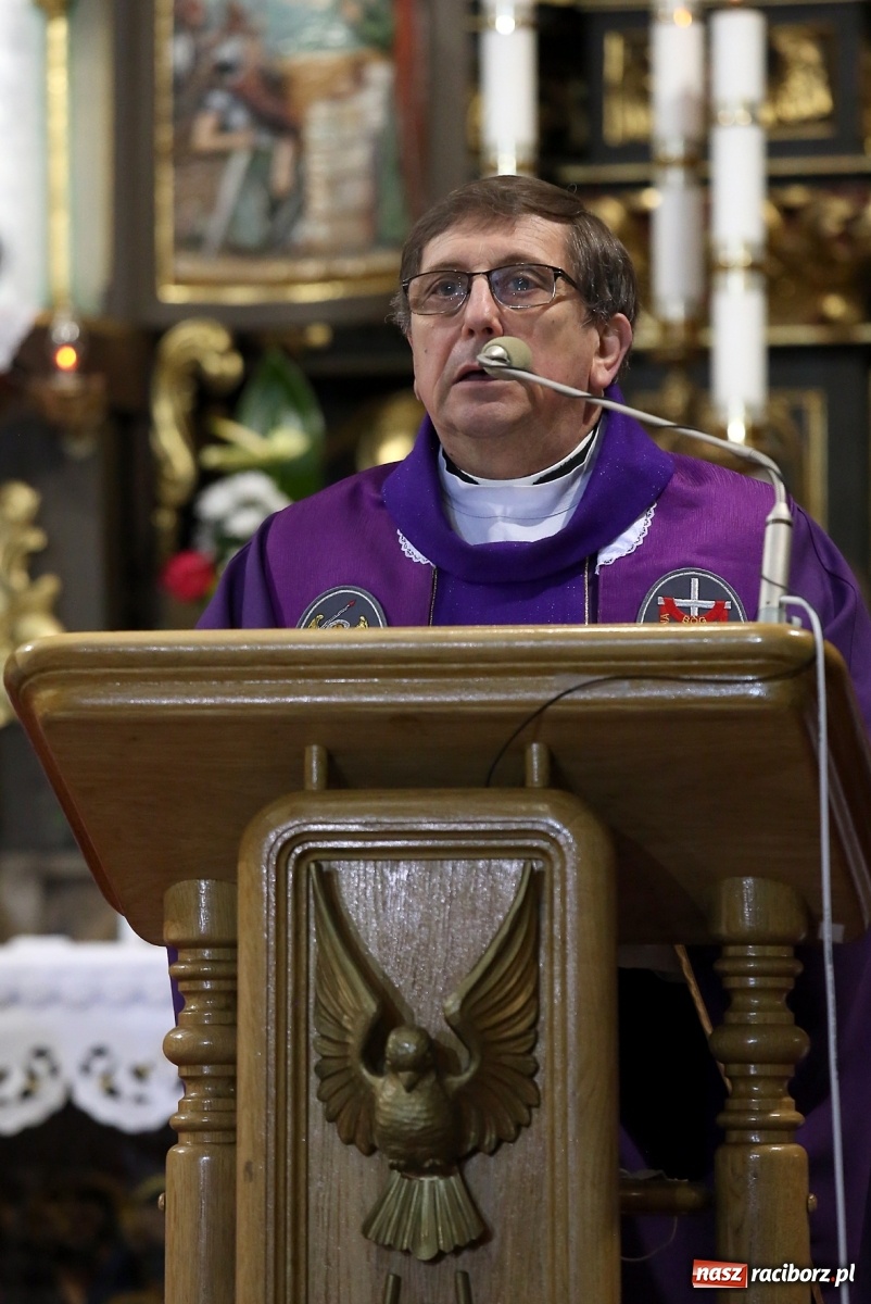 Zdjęcie w galerii na portalu naszraciborz.pl: Tak Racibórz żegnał śp. aspiranta Michała Kędzierskiego [FOTO Z DRONA] wiadomości z regionu