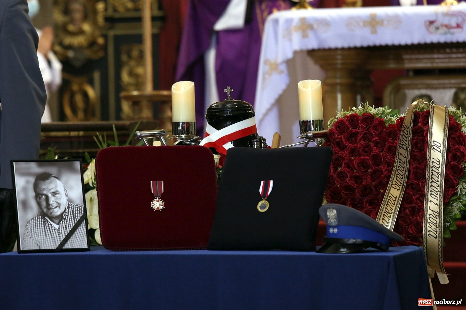 Zdjęcie w galerii na portalu naszraciborz.pl: Tak Racibórz żegnał śp. aspiranta Michała Kędzierskiego [FOTO Z DRONA] wiadomości z regionu