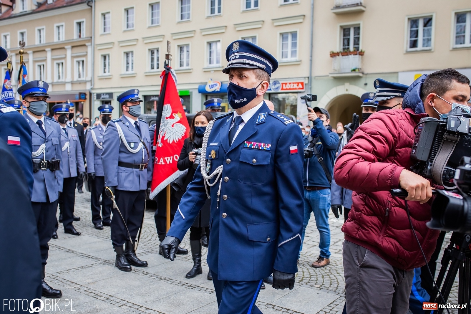 Zdjęcie w galerii na portalu naszraciborz.pl: Tak Racibórz żegnał śp. aspiranta Michała Kędzierskiego [FOTO Z DRONA] wiadomości z regionu