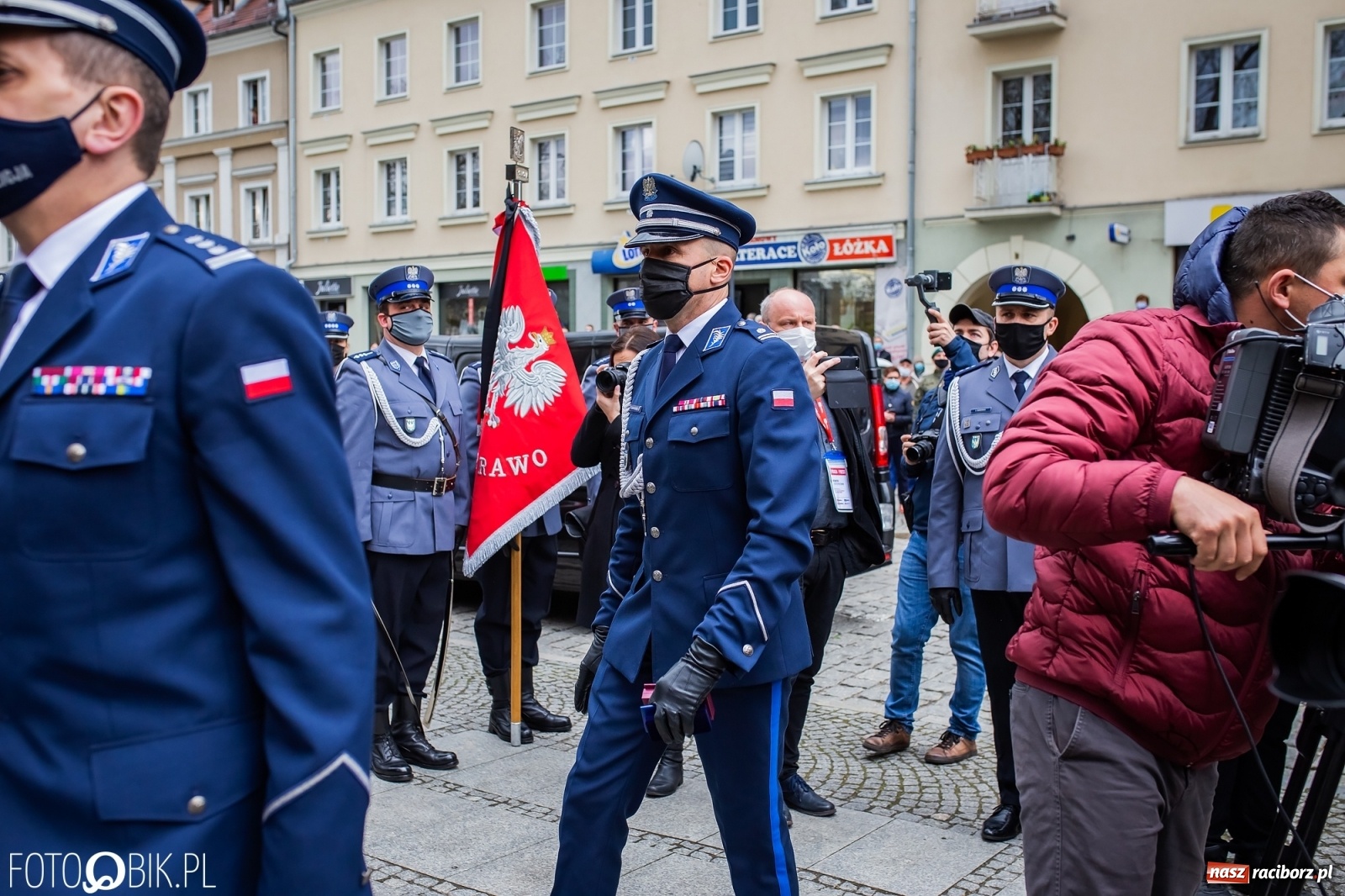 Zdjęcie w galerii na portalu naszraciborz.pl: Tak Racibórz żegnał śp. aspiranta Michała Kędzierskiego [FOTO Z DRONA] wiadomości z regionu