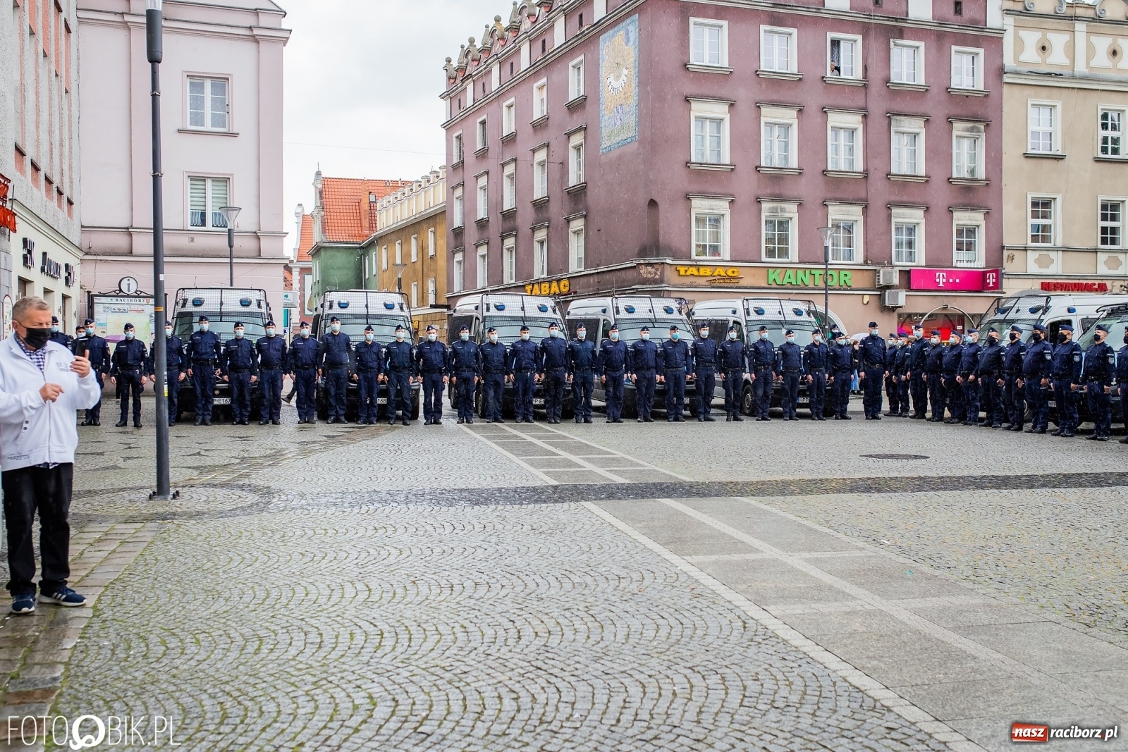 Zdjęcie w galerii na portalu naszraciborz.pl: Tak Racibórz żegnał śp. aspiranta Michała Kędzierskiego [FOTO Z DRONA] wiadomości z regionu