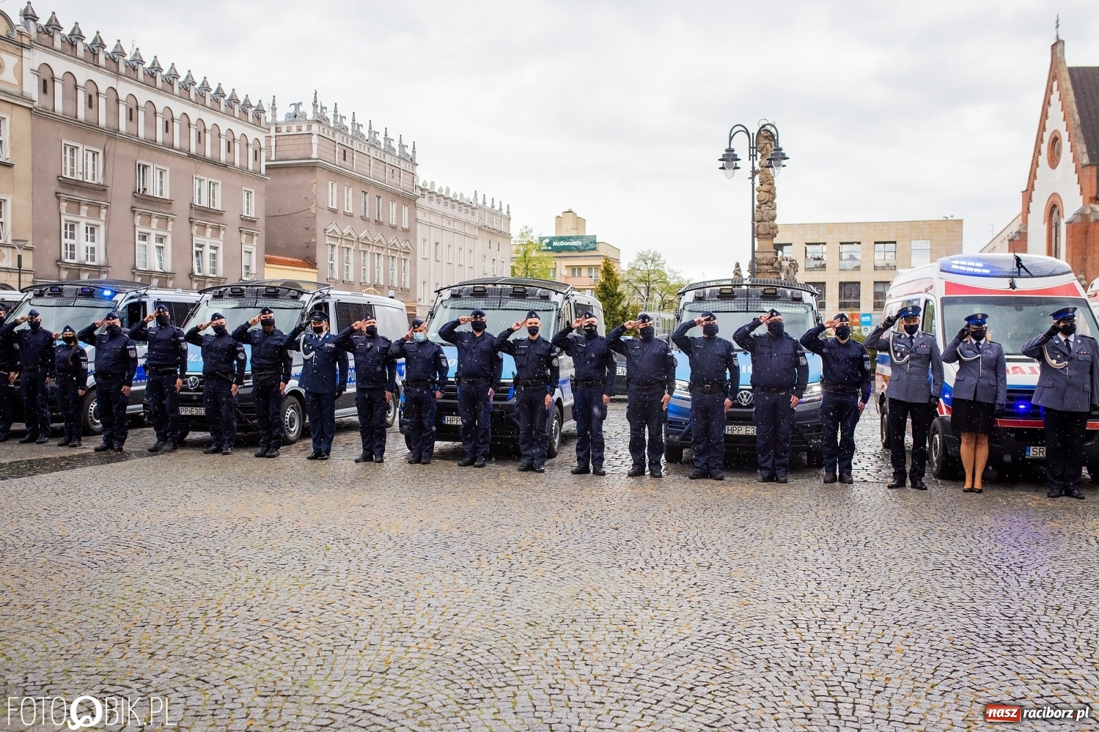 Zdjęcie w galerii na portalu naszraciborz.pl: Tak Racibórz żegnał śp. aspiranta Michała Kędzierskiego [FOTO Z DRONA] wiadomości z regionu