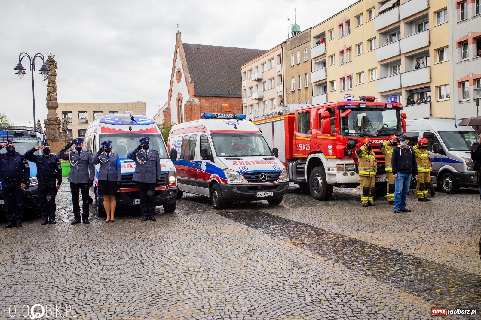 Zdjęcie w galerii na portalu naszraciborz.pl: Tak Racibórz żegnał śp. aspiranta Michała Kędzierskiego [FOTO Z DRONA] wiadomości z regionu