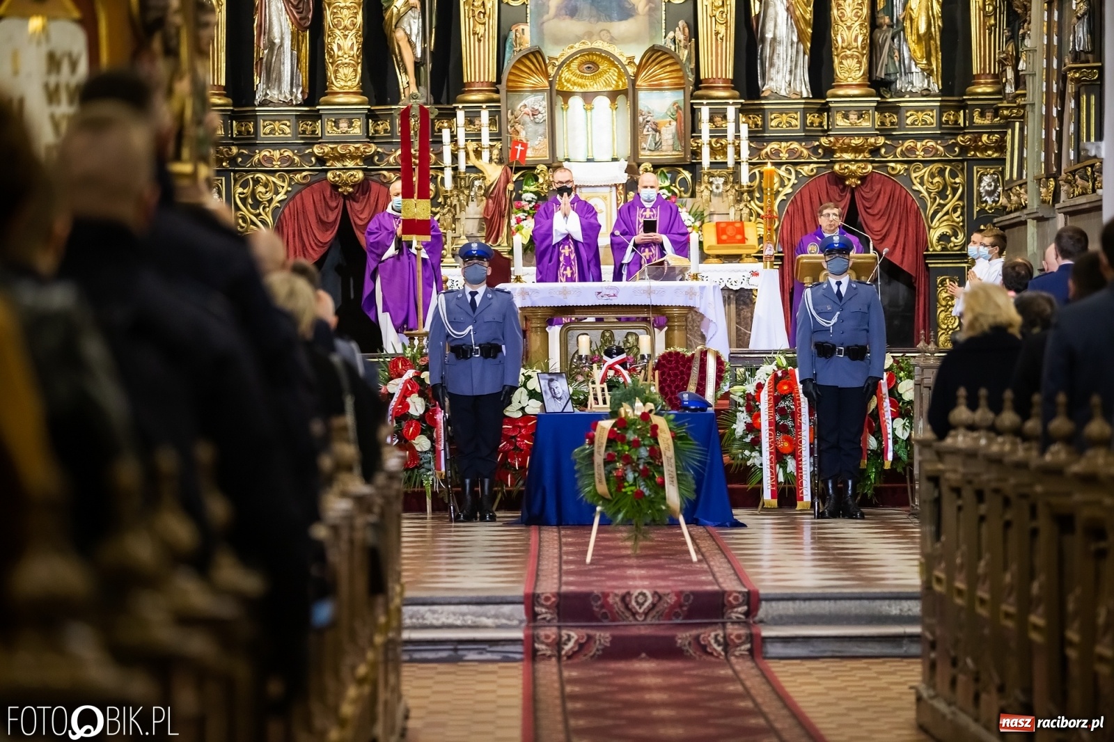 Zdjęcie w galerii na portalu naszraciborz.pl: Tak Racibórz żegnał śp. aspiranta Michała Kędzierskiego [FOTO Z DRONA] wiadomości z regionu