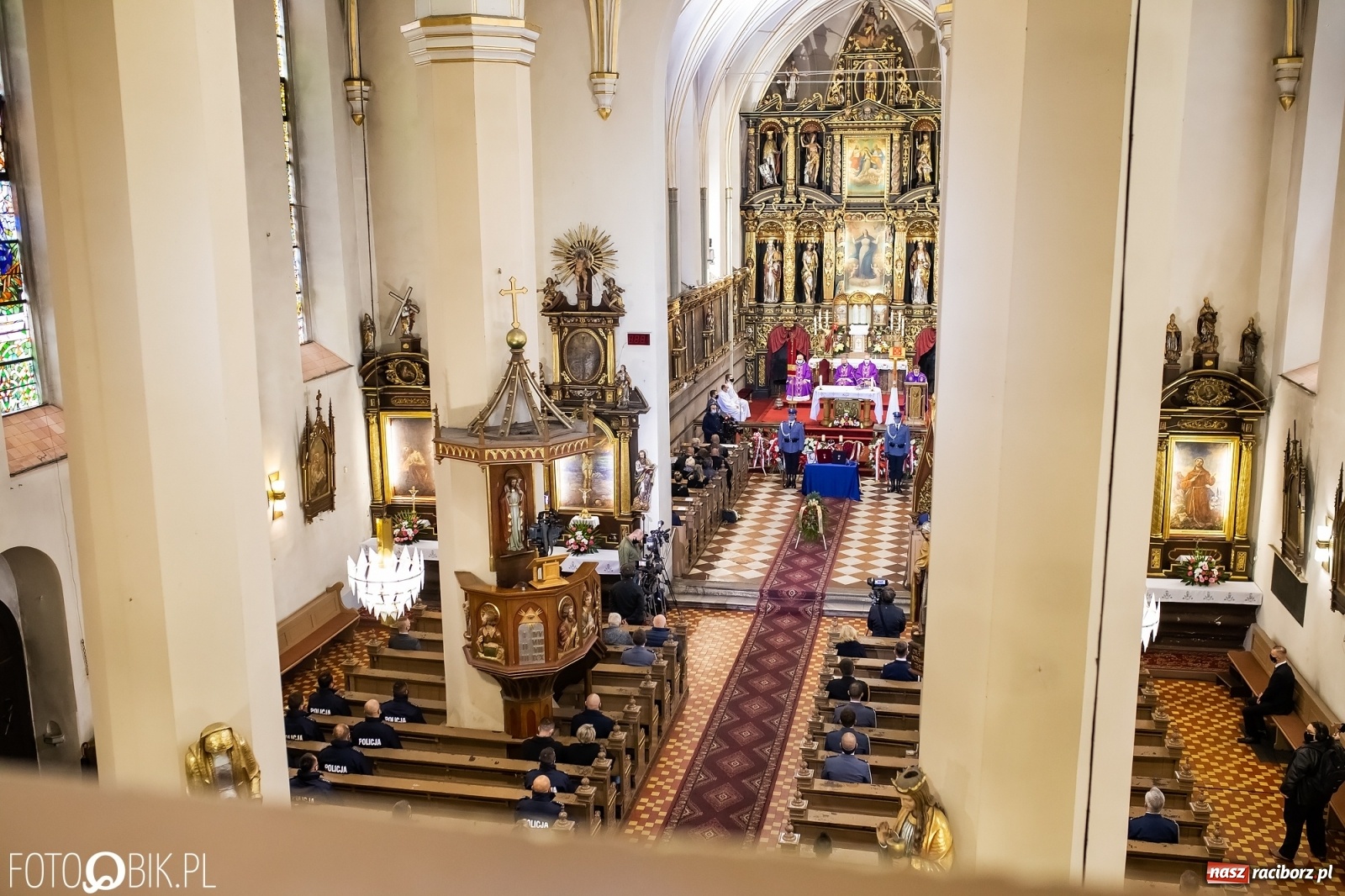 Zdjęcie w galerii na portalu naszraciborz.pl: Tak Racibórz żegnał śp. aspiranta Michała Kędzierskiego [FOTO Z DRONA] wiadomości z regionu