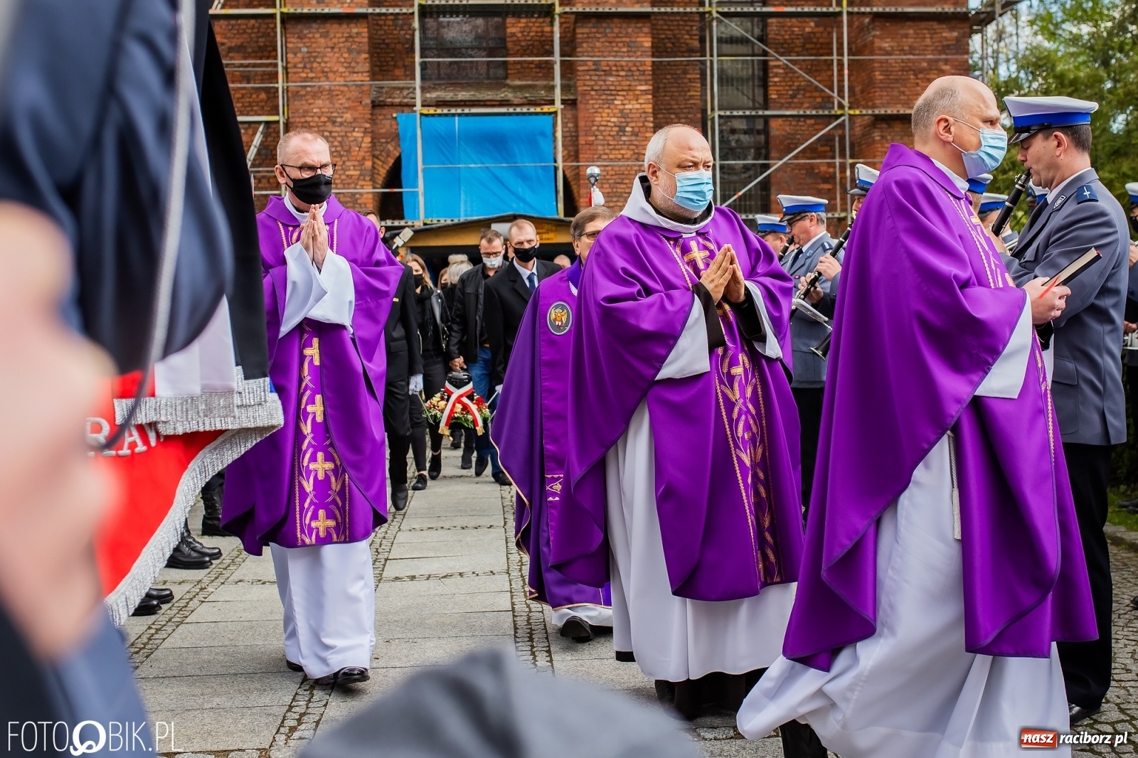 Zdjęcie w galerii na portalu naszraciborz.pl: Tak Racibórz żegnał śp. aspiranta Michała Kędzierskiego [FOTO Z DRONA] wiadomości z regionu