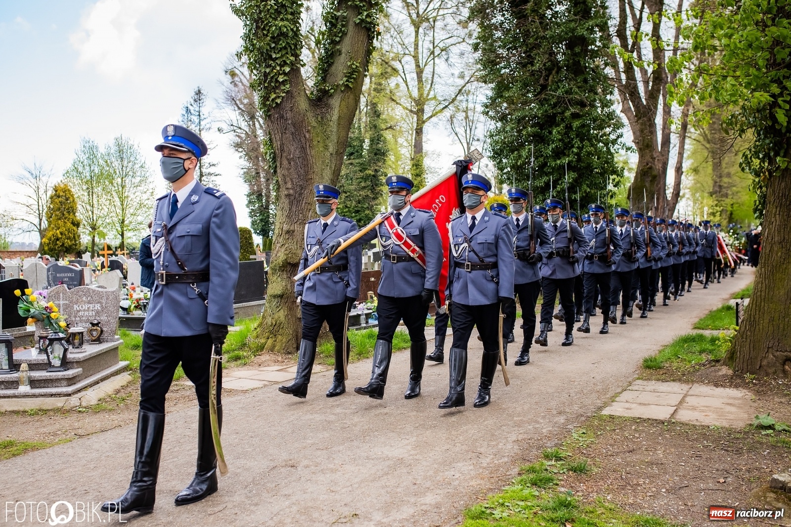 Zdjęcie w galerii na portalu naszraciborz.pl: Tak Racibórz żegnał śp. aspiranta Michała Kędzierskiego [FOTO Z DRONA] wiadomości z regionu