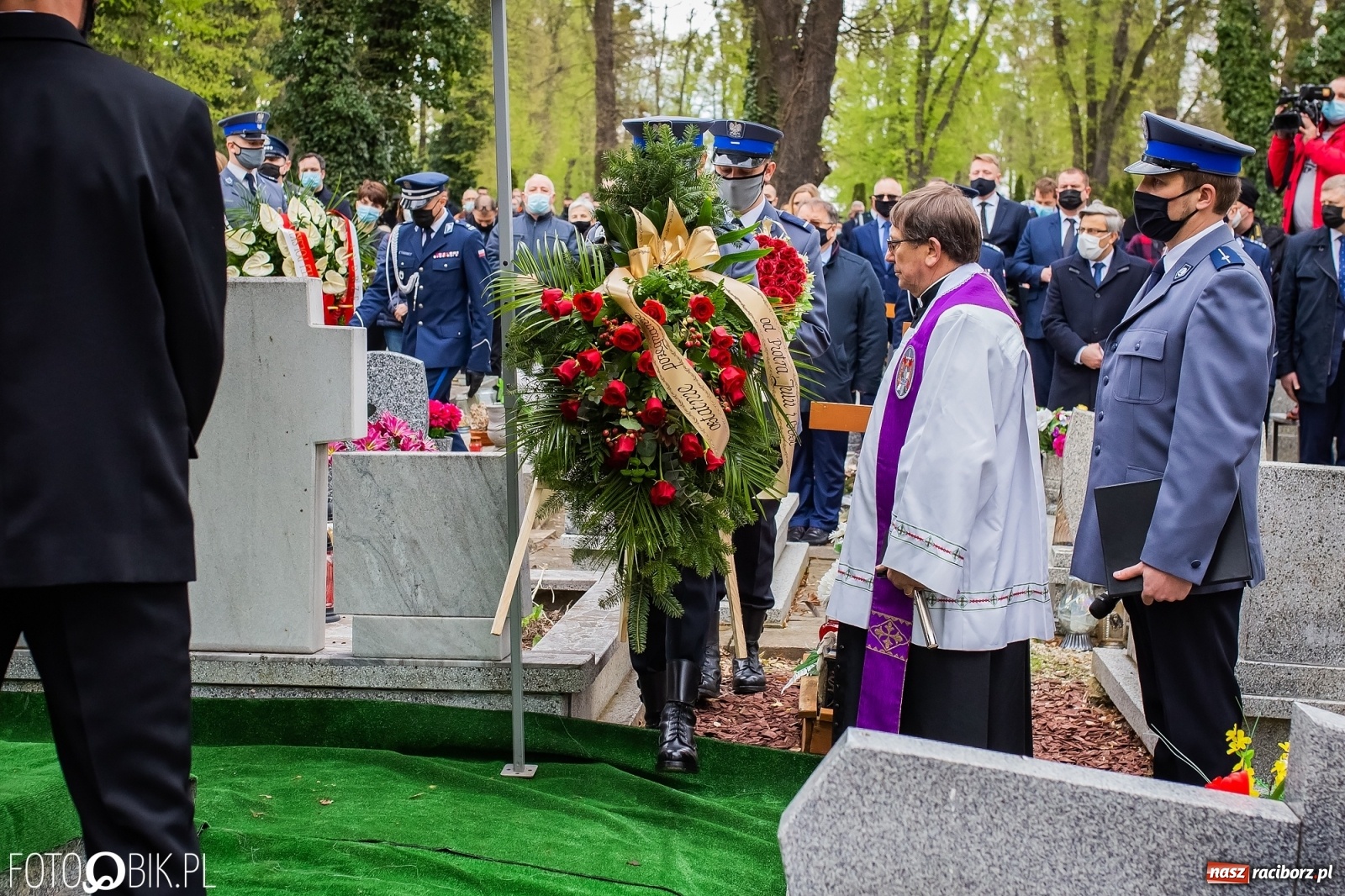 Zdjęcie w galerii na portalu naszraciborz.pl: Tak Racibórz żegnał śp. aspiranta Michała Kędzierskiego [FOTO Z DRONA] wiadomości z regionu
