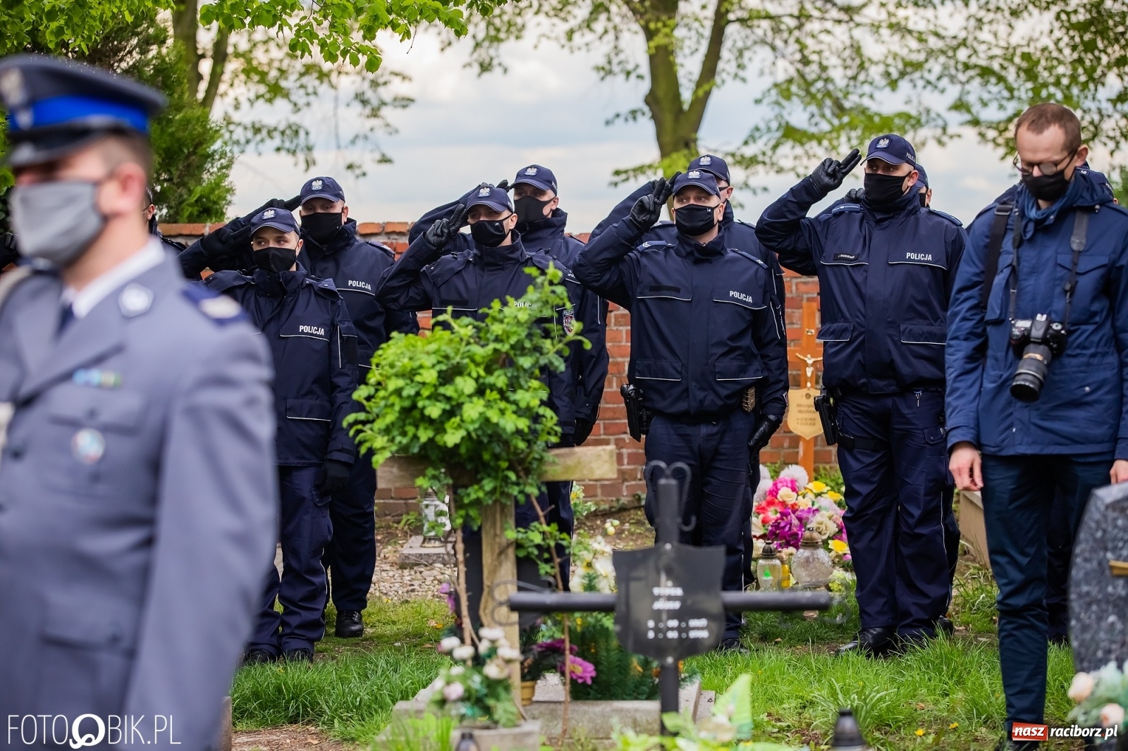 Zdjęcie w galerii na portalu naszraciborz.pl: Tak Racibórz żegnał śp. aspiranta Michała Kędzierskiego [FOTO Z DRONA] wiadomości z regionu