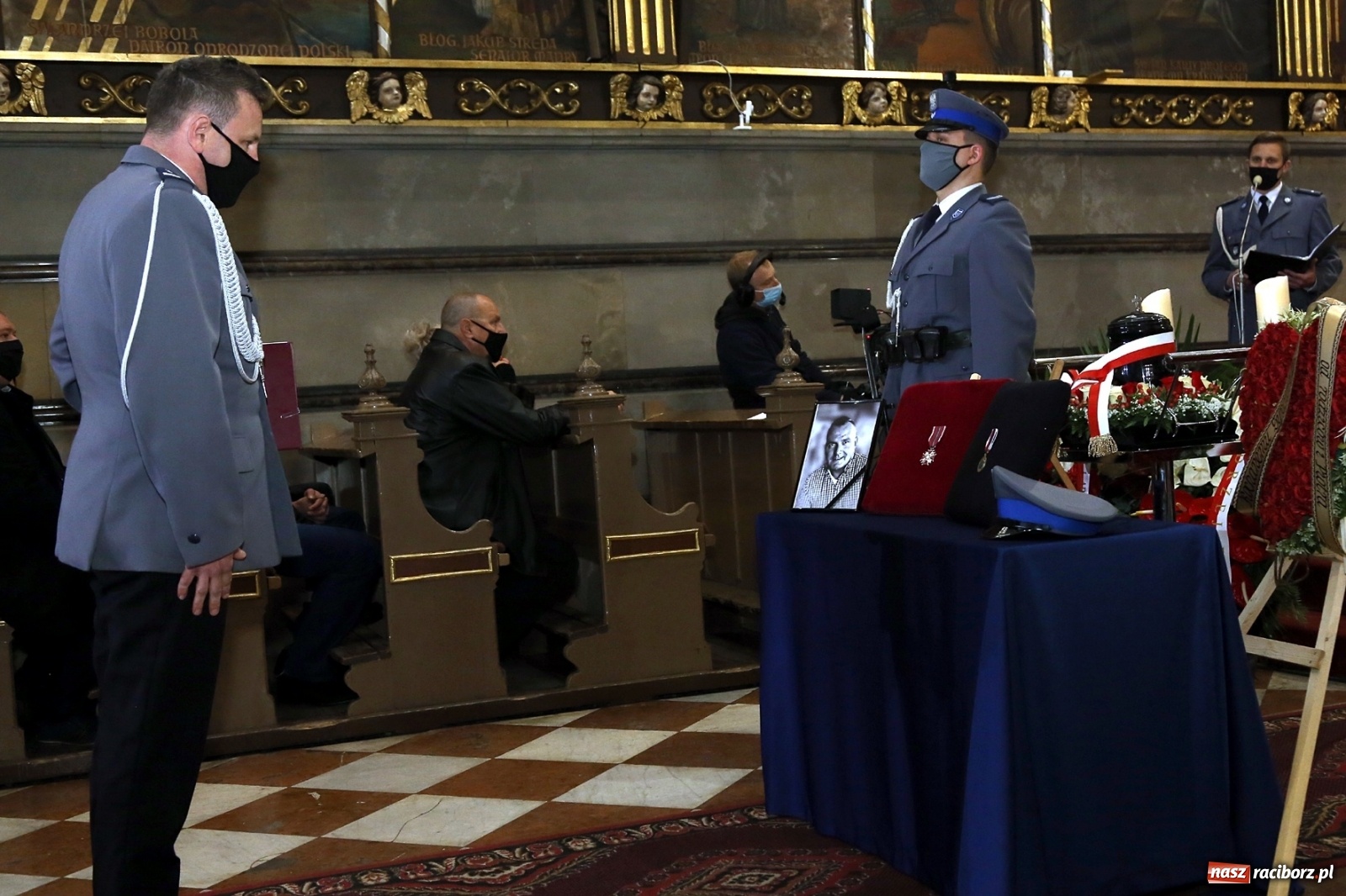 Zdjęcie w galerii na portalu naszraciborz.pl: Tak Racibórz żegnał śp. aspiranta Michała Kędzierskiego [FOTO Z DRONA] wiadomości z regionu