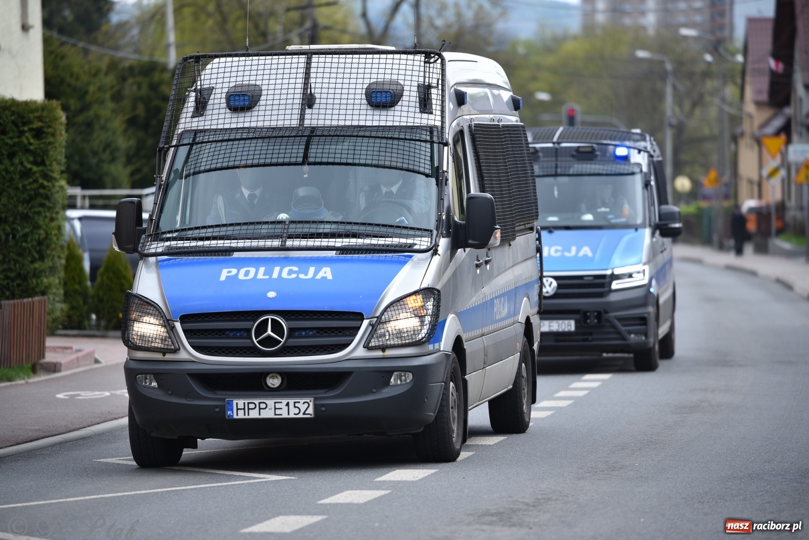 Zdjęcie w galerii na portalu naszraciborz.pl: Tak Racibórz żegnał śp. aspiranta Michała Kędzierskiego [FOTO Z DRONA] wiadomości z regionu
