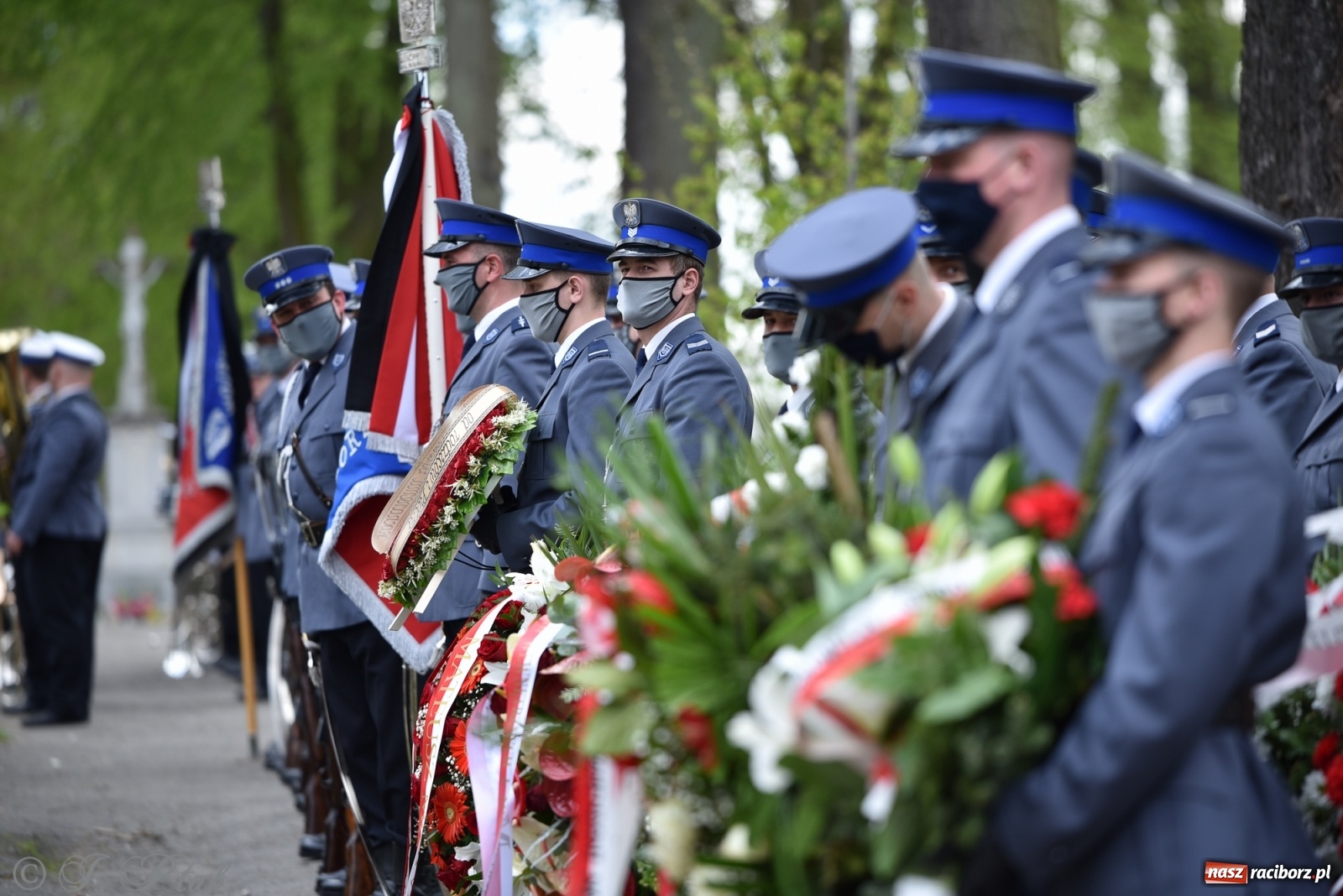 Zdjęcie w galerii na portalu naszraciborz.pl: Tak Racibórz żegnał śp. aspiranta Michała Kędzierskiego [FOTO Z DRONA] wiadomości z regionu