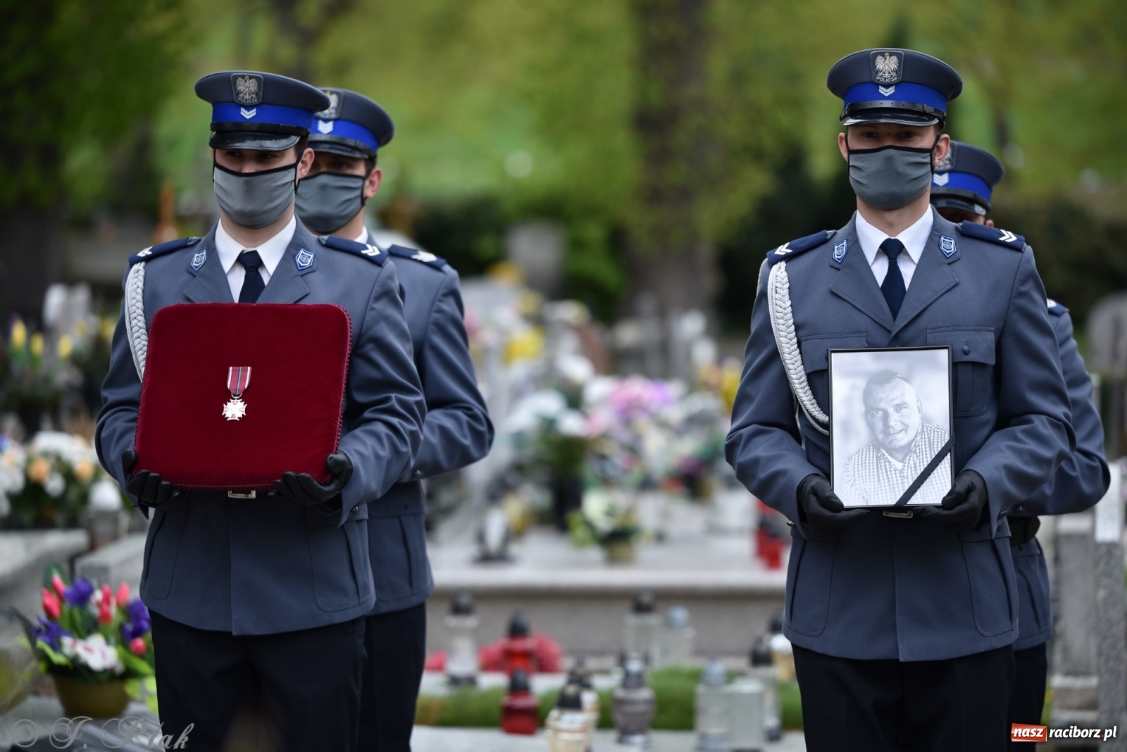 Zdjęcie w galerii na portalu naszraciborz.pl: Tak Racibórz żegnał śp. aspiranta Michała Kędzierskiego [FOTO Z DRONA] wiadomości z regionu