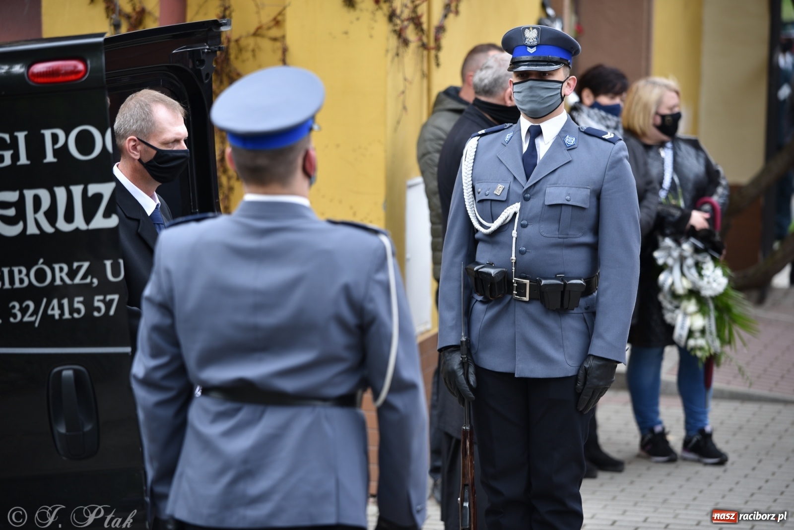 Zdjęcie w galerii na portalu naszraciborz.pl: Tak Racibórz żegnał śp. aspiranta Michała Kędzierskiego [FOTO Z DRONA] wiadomości z regionu