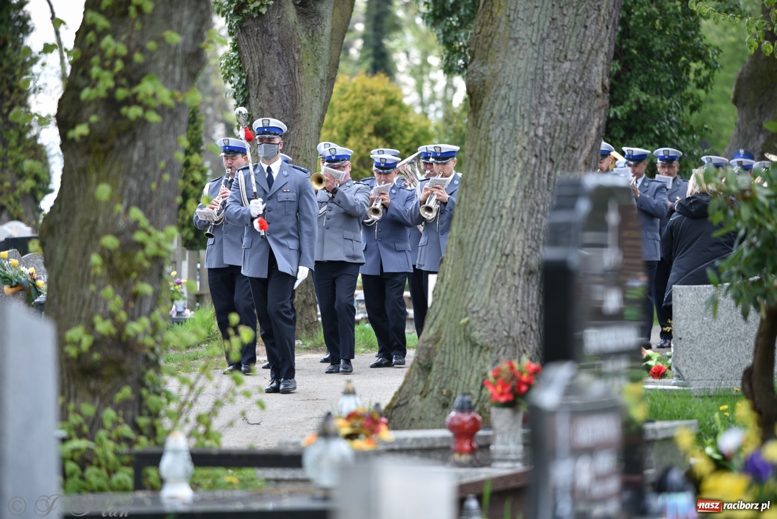 Zdjęcie w galerii na portalu naszraciborz.pl: Tak Racibórz żegnał śp. aspiranta Michała Kędzierskiego [FOTO Z DRONA] wiadomości z regionu