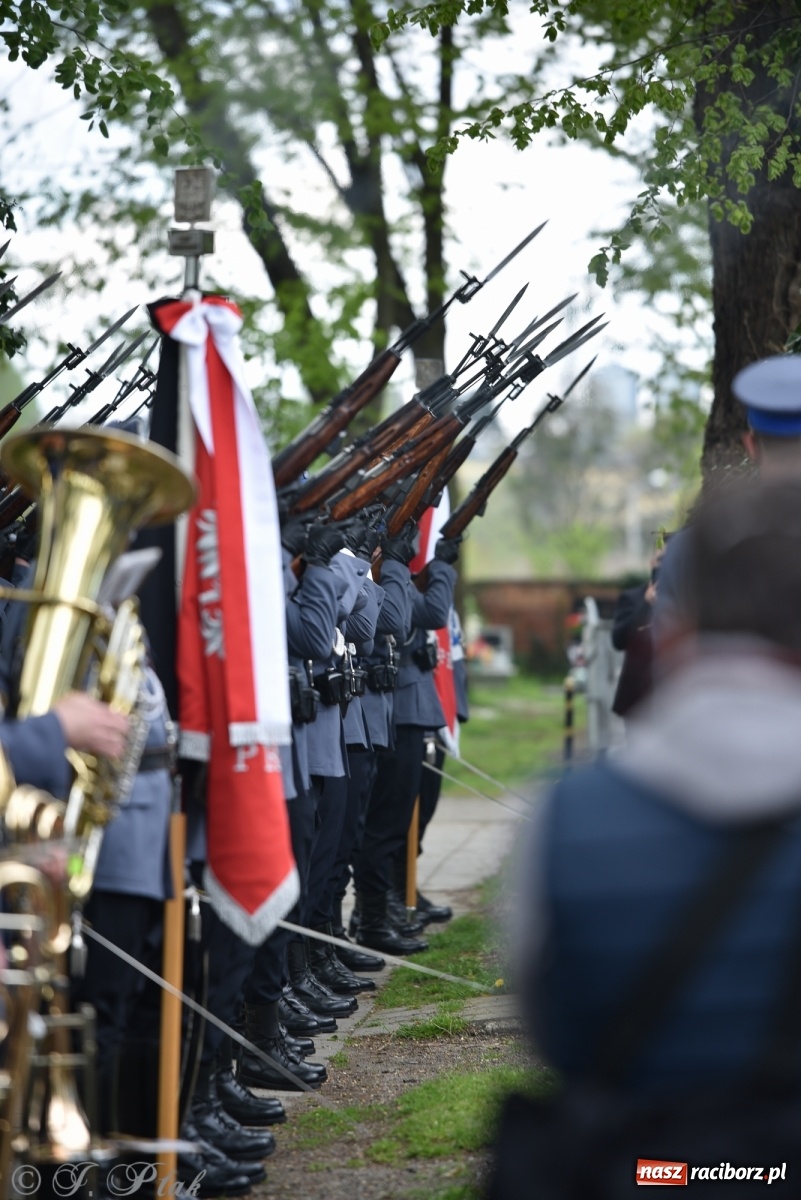Zdjęcie w galerii na portalu naszraciborz.pl: Tak Racibórz żegnał śp. aspiranta Michała Kędzierskiego [FOTO Z DRONA] wiadomości z regionu