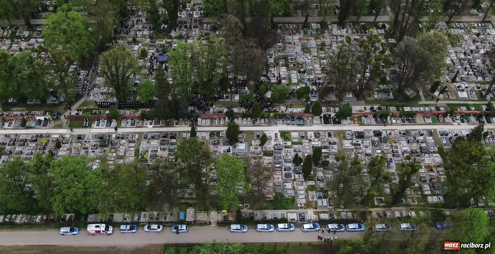 Zdjęcie w galerii na portalu naszraciborz.pl: Tak Racibórz żegnał śp. aspiranta Michała Kędzierskiego [FOTO Z DRONA] wiadomości z regionu