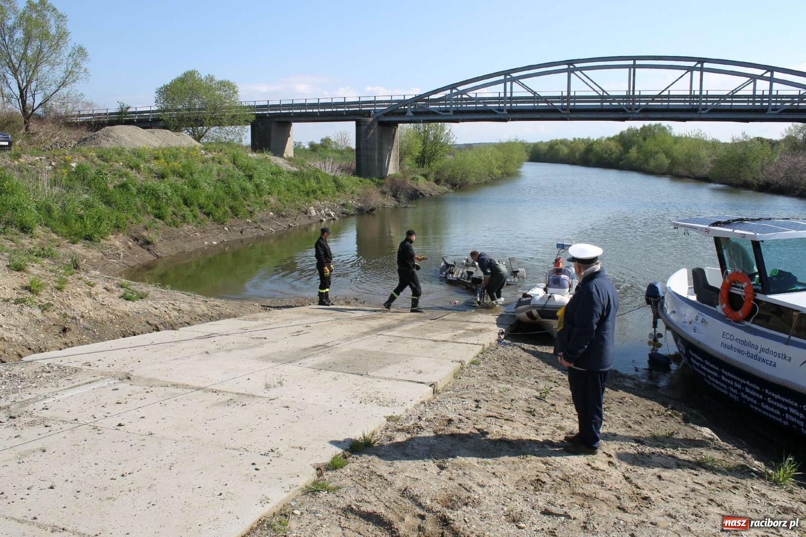 Zdjęcie w galerii na portalu naszraciborz.pl: Jacht ECO AWF wyruszył z Raciborza na rejs badawczy po Odrze. To dawna szalupa rosyjskiego zbiornikowca wiadomości z regionu