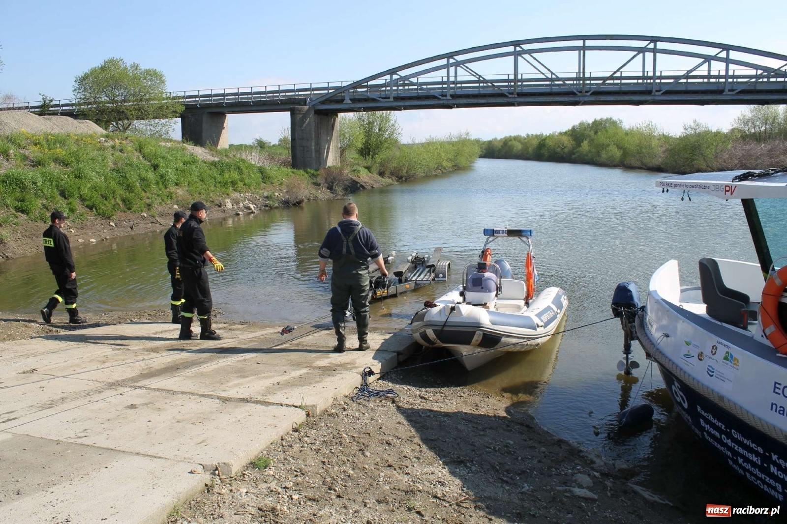 Zdjęcie w galerii na portalu naszraciborz.pl: Jacht ECO AWF wyruszył z Raciborza na rejs badawczy po Odrze. To dawna szalupa rosyjskiego zbiornikowca wiadomości z regionu