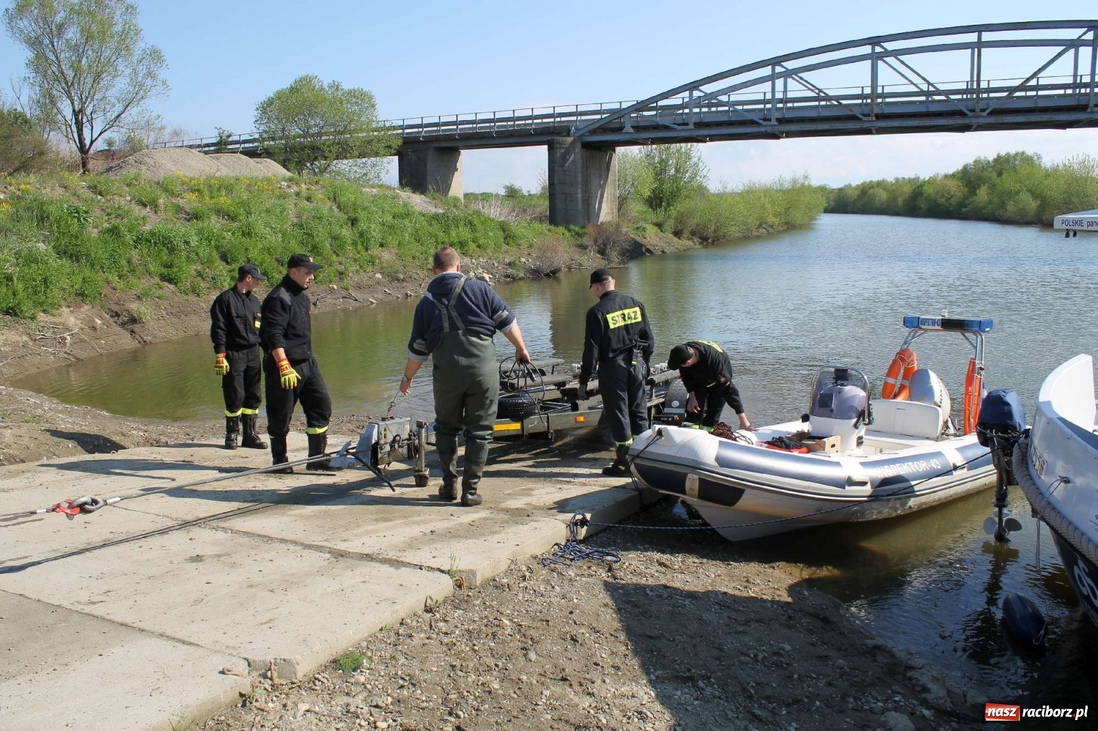 Zdjęcie w galerii na portalu naszraciborz.pl: Jacht ECO AWF wyruszył z Raciborza na rejs badawczy po Odrze. To dawna szalupa rosyjskiego zbiornikowca wiadomości z regionu