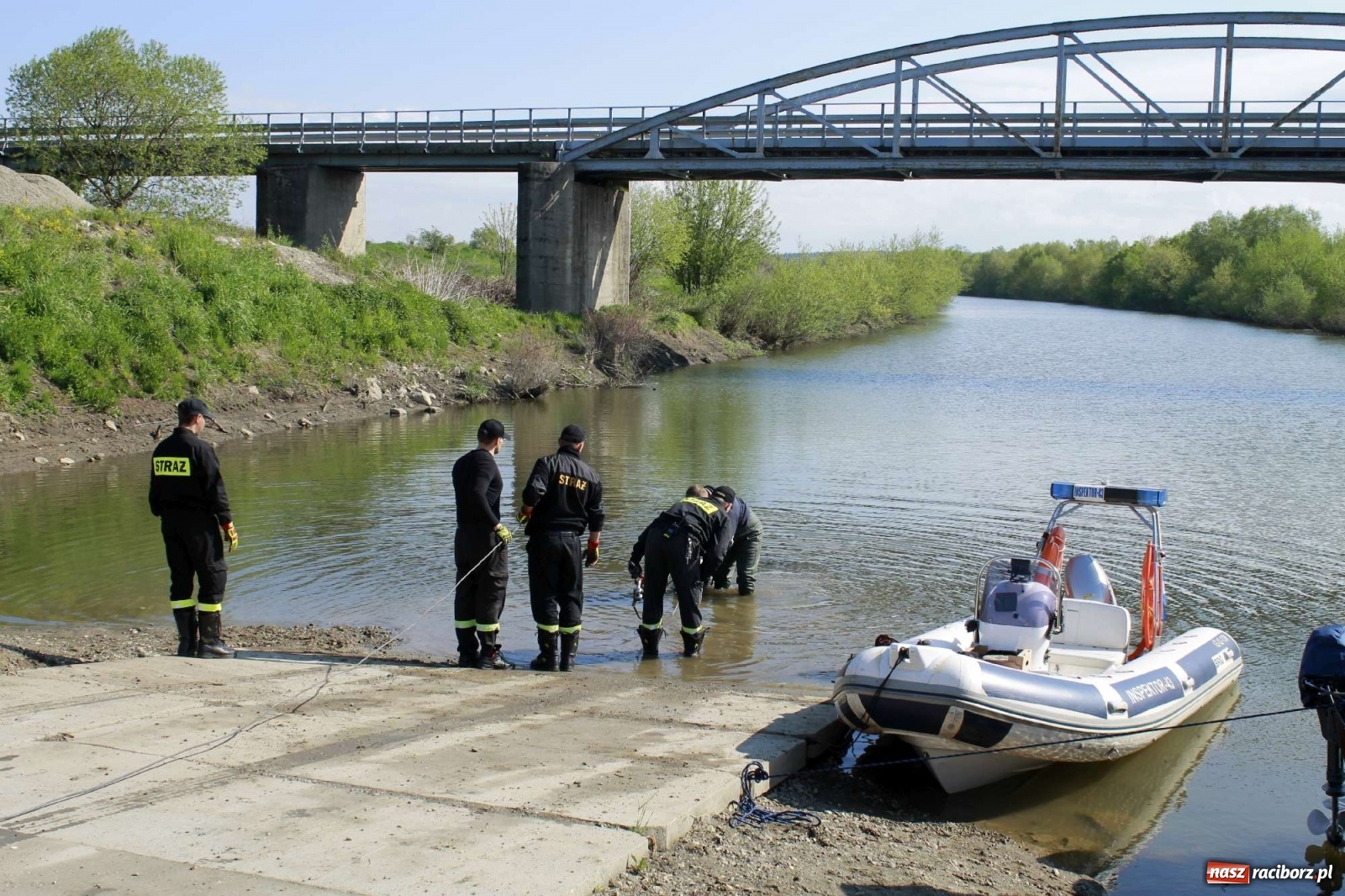 Zdjęcie w galerii na portalu naszraciborz.pl: Jacht ECO AWF wyruszył z Raciborza na rejs badawczy po Odrze. To dawna szalupa rosyjskiego zbiornikowca wiadomości z regionu